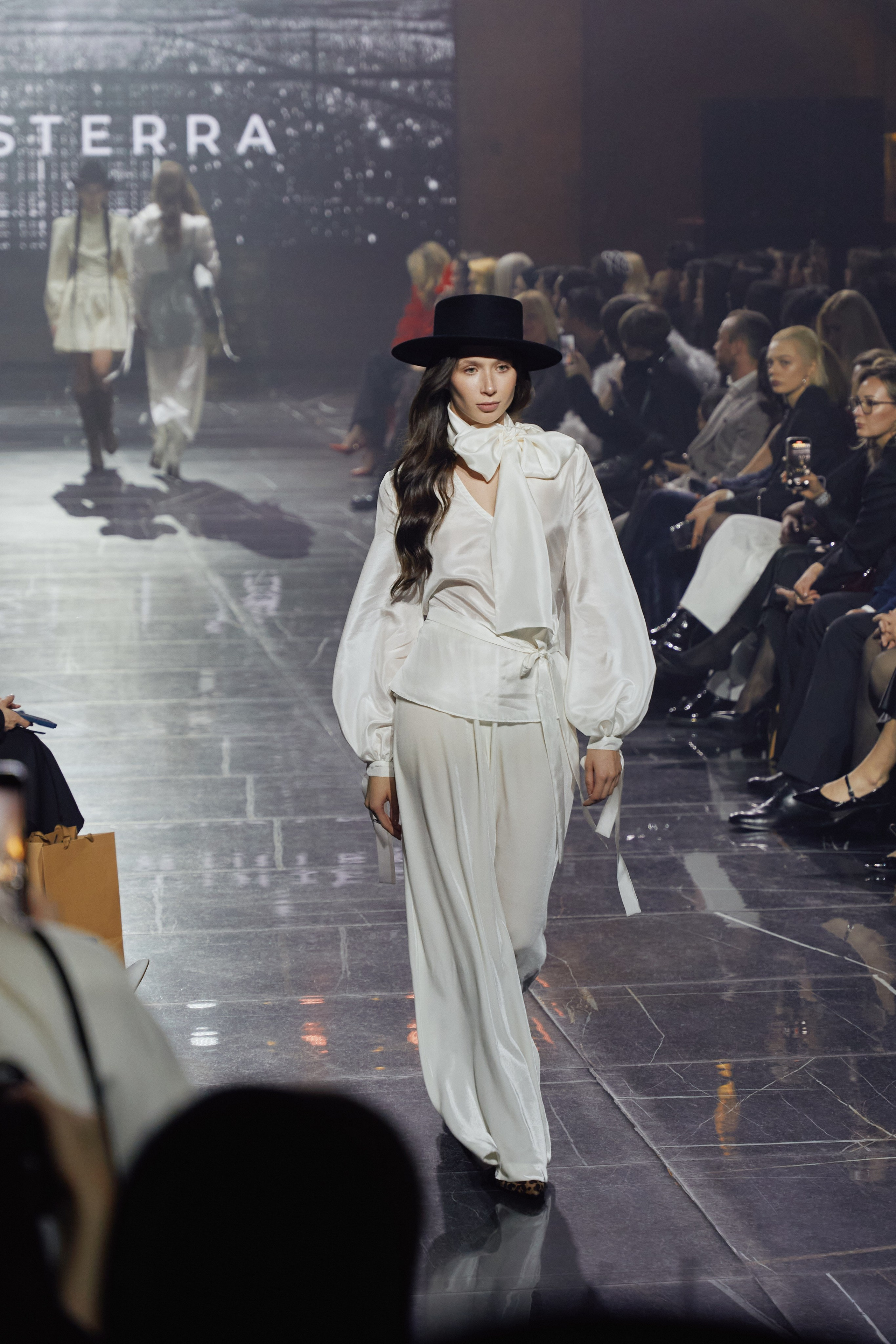 Показ KAMERGER | ODETTA. Свадебный фотограф и видеограф из Санкт-Петербурга Агарков Никита