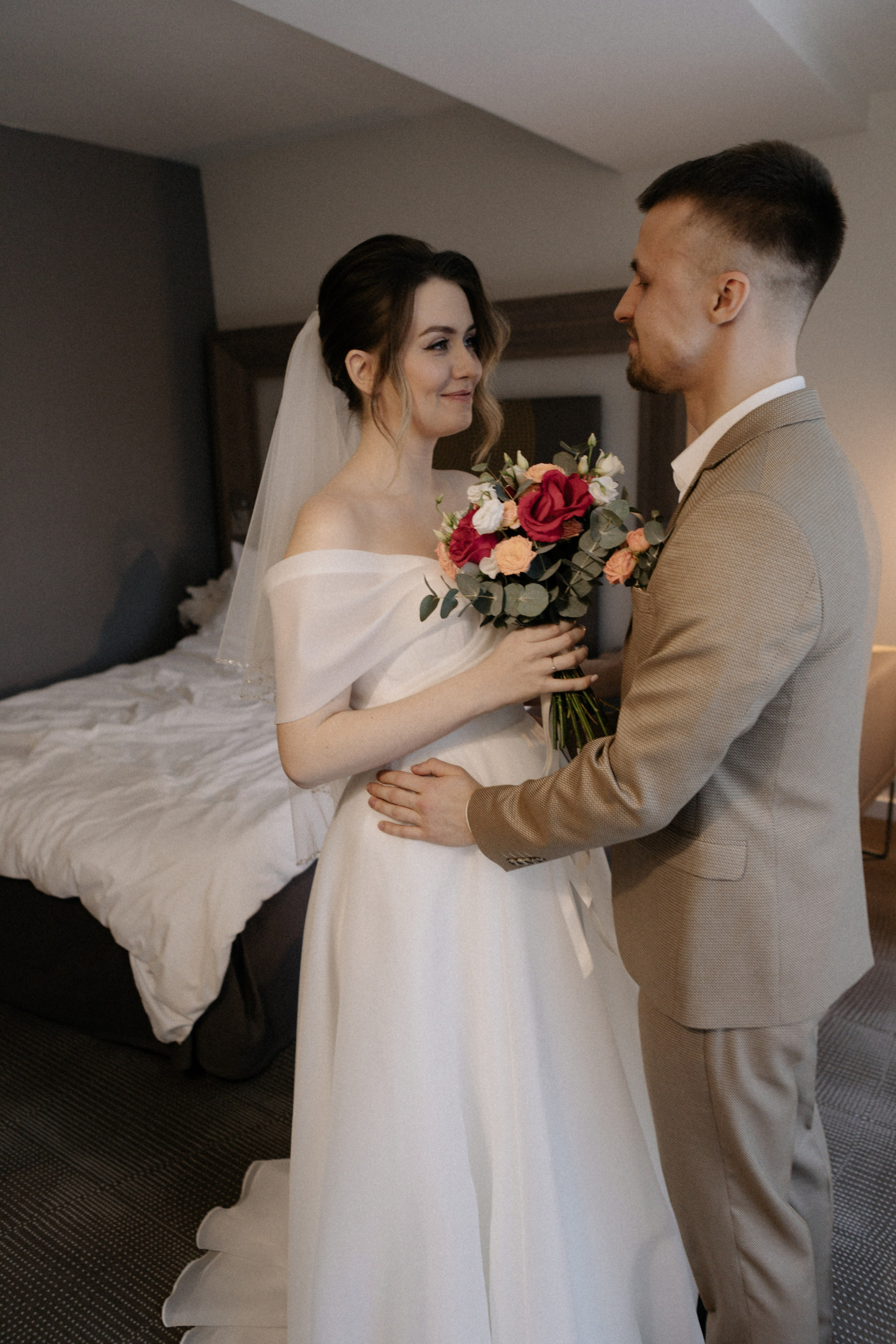 Ксюша и Илья. Утро в отеле роспись в Birds. Свадебный и портретный фотограф в Москве Анастасия Масюк