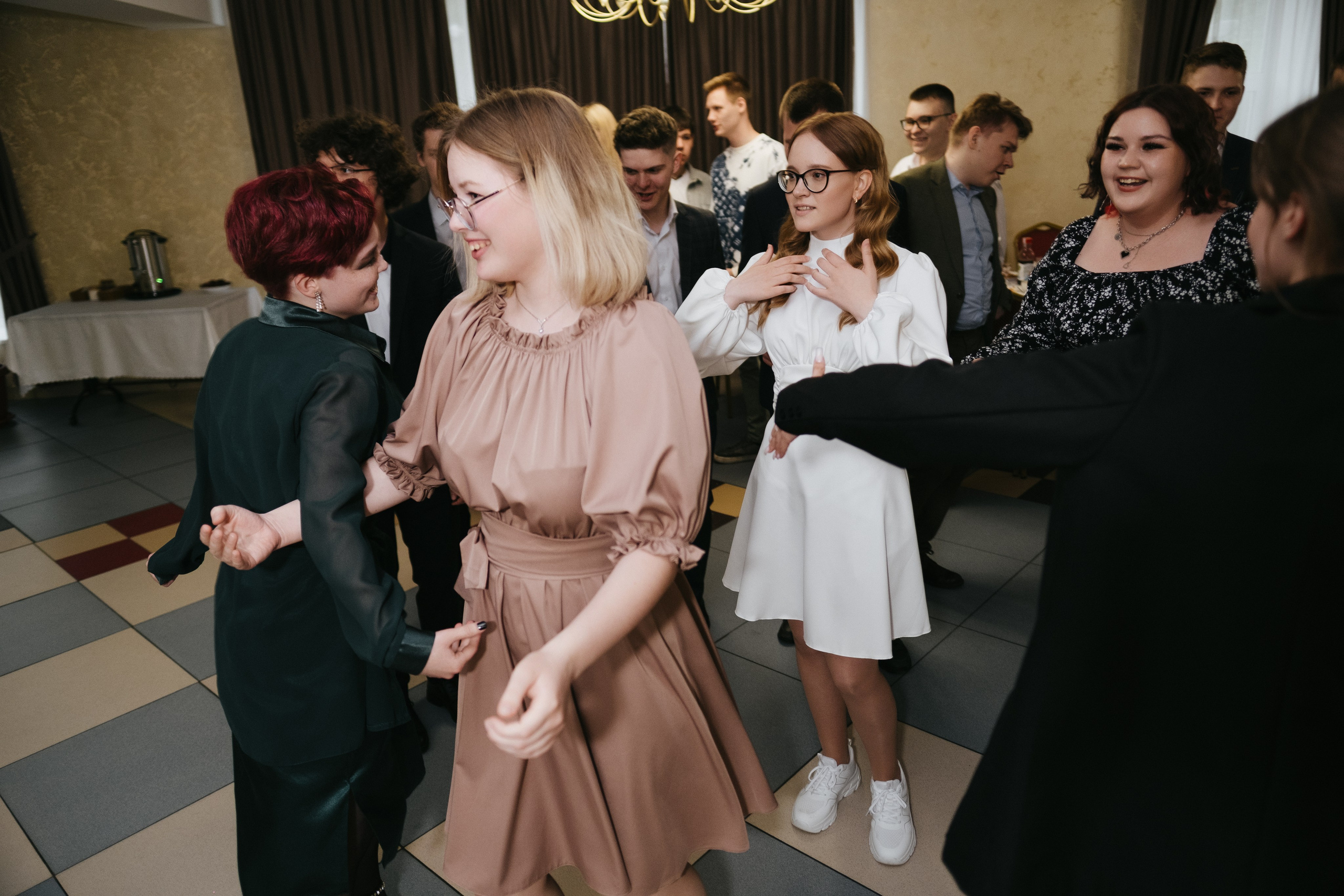 Выпускной 11 класс школы № 30. Свадебный и репортажной фотограф Денис Ожигин в Краснодаре и Краснодарском крае