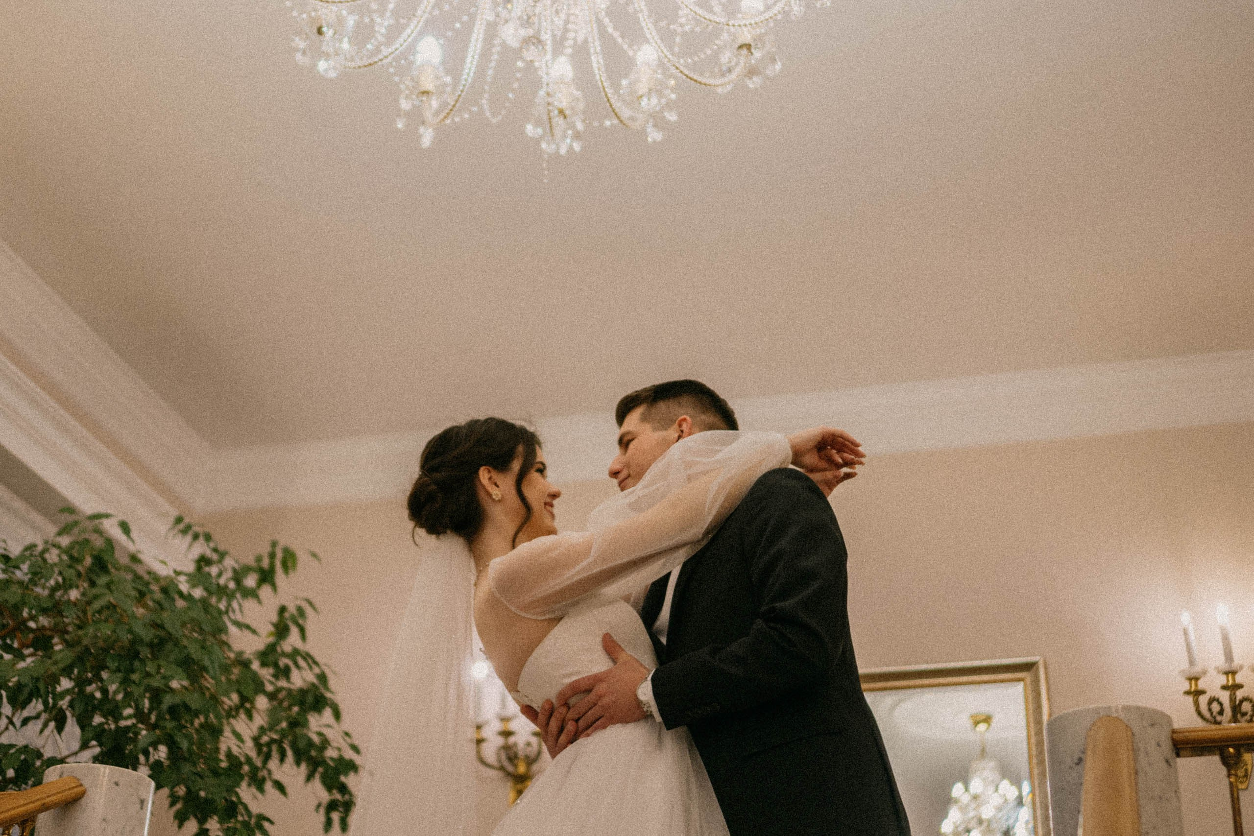 СВАДЕБНАЯ СЬЕМКА ПАРЫ В ГОРОДЕ ПУШКИН В ПАРКЕ ЕКАТЕРИНЕНСКОМ В НОЯБРЕ. Профессиональный фотограф, Санкт-Петербург — Виктория Богомолова