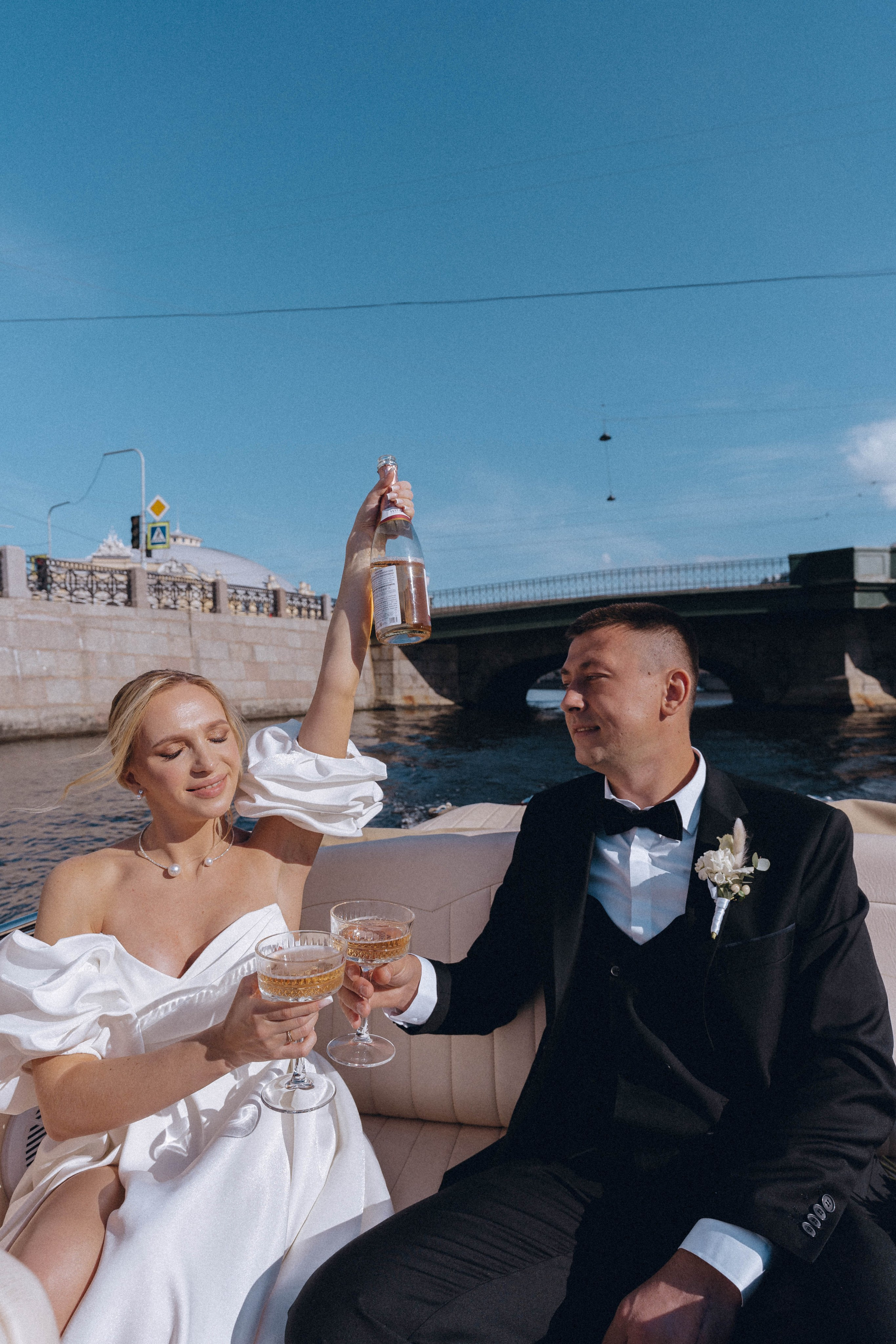 СВАДЕНБНАЯ СЬЕМКА НА КАТЕРЕ ПО КАНАЛАМ САНКТ-ПЕТЕРБУРГА И В АКВАТОРИИ НЕВЫ. Профессиональный фотограф, Санкт-Петербург — Виктория Богомолова