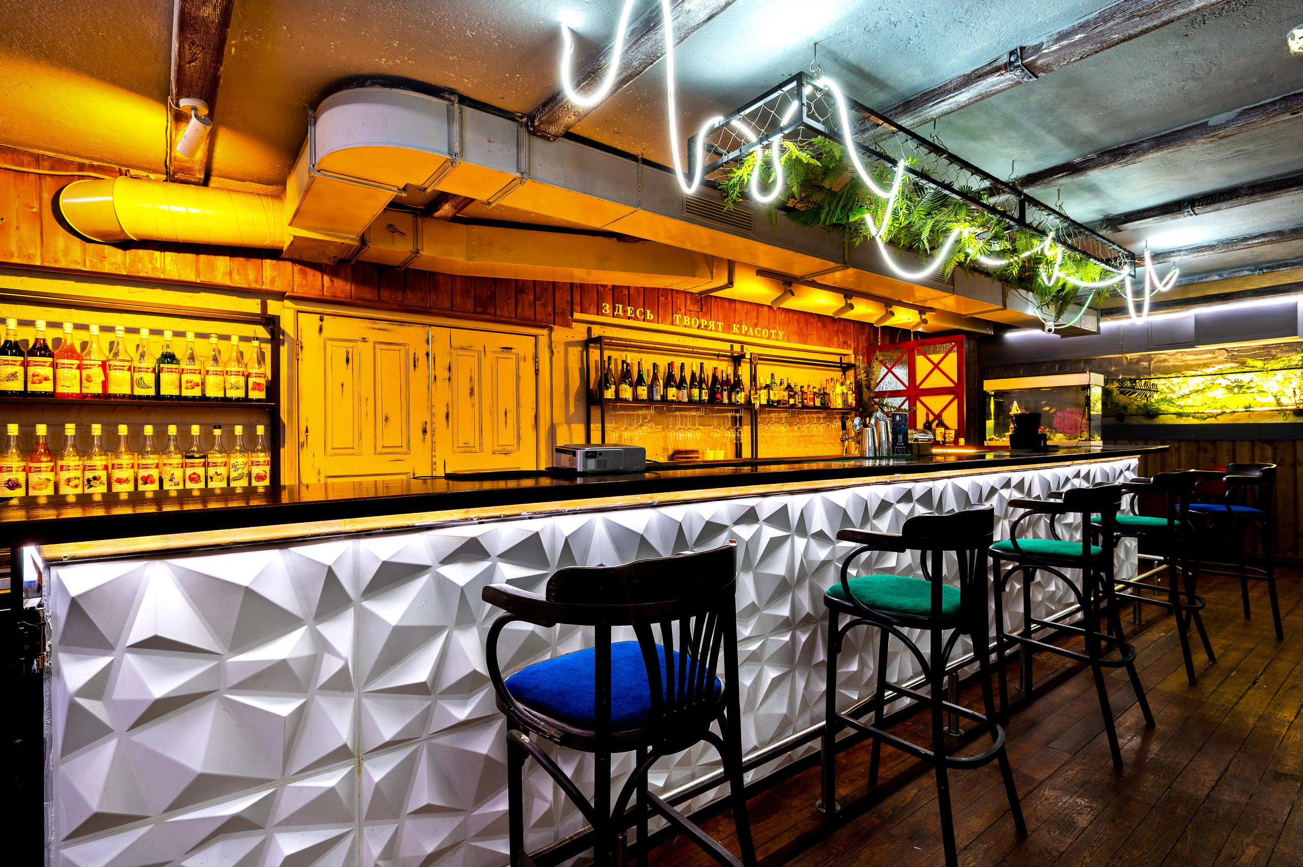 Бар ПитербургЧики. Интерьерный фотограф. Фото- видеосъемка недвижимости Санкт-Петербург