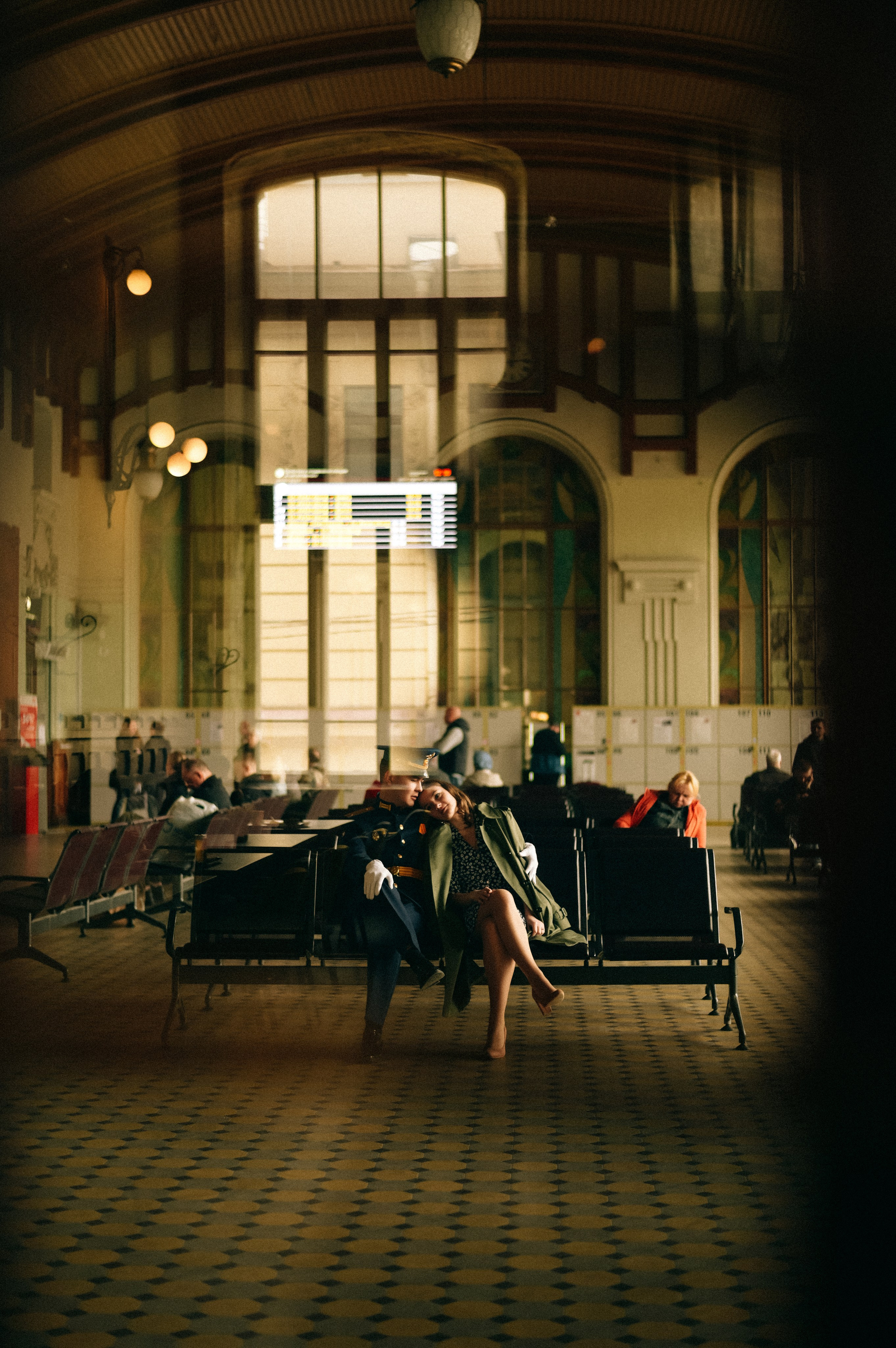 Love story на вокзале. Анастасия и Азамат. Семейный и свадебный фотограф в Санкт-Петербурге Яна