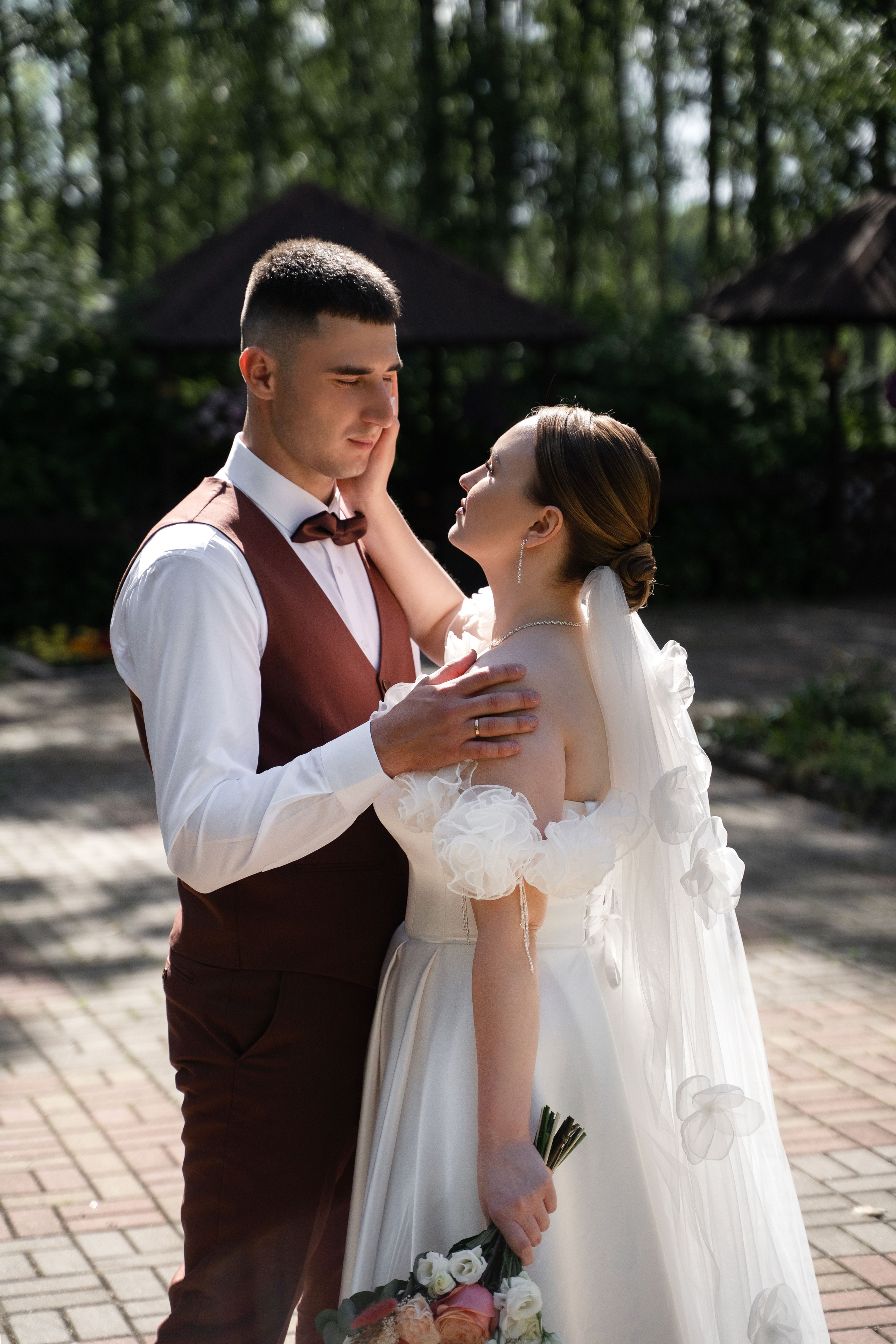 Арина и Даниил (г. Курск, Роща невест). Фотограф Вера Зверуго в Орле
