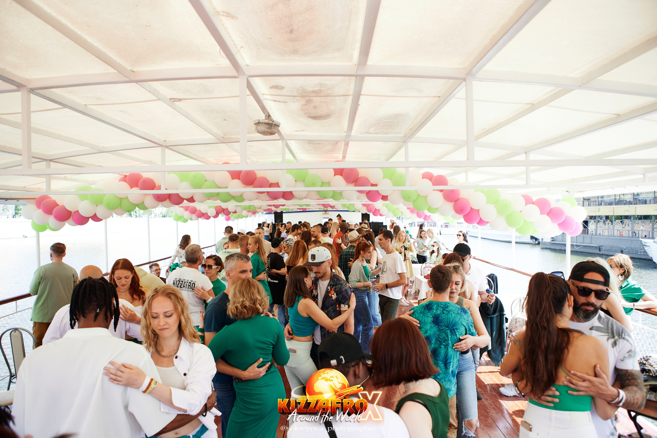 Boat party. Свадебный фотограф