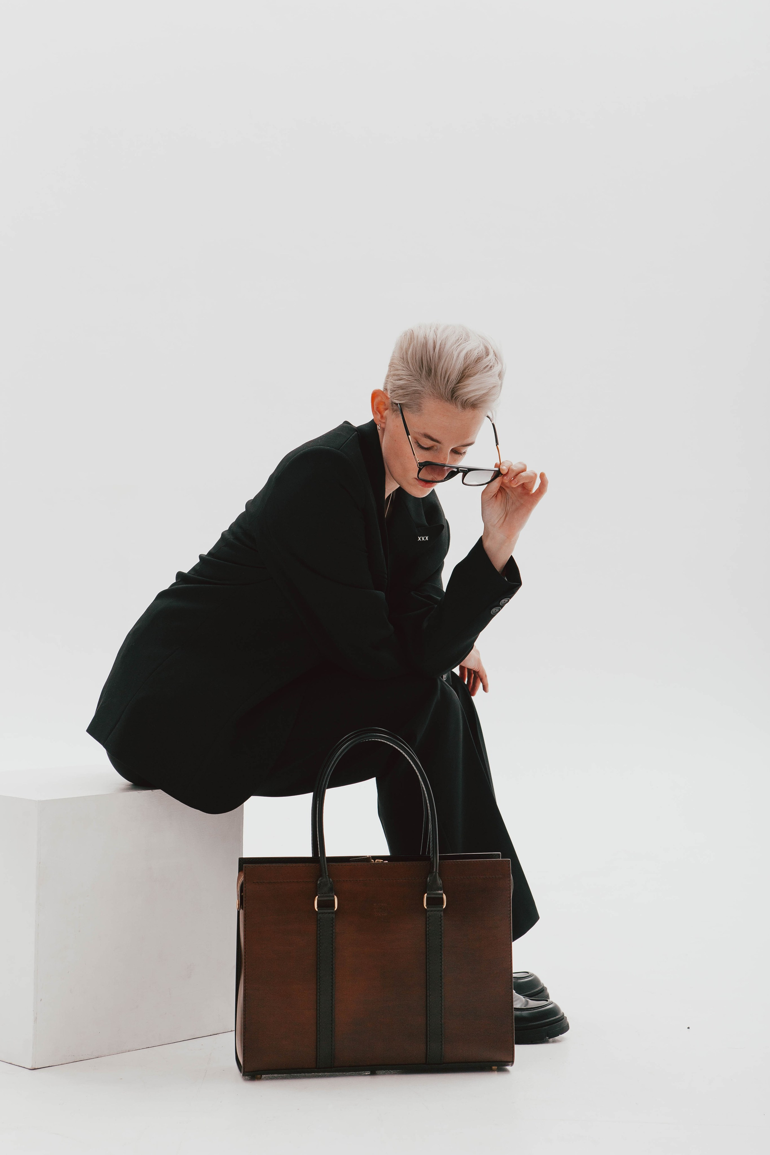 Анна Гречаная и изделие Дана Настаса 💼. Фотограф Ольга Крукле