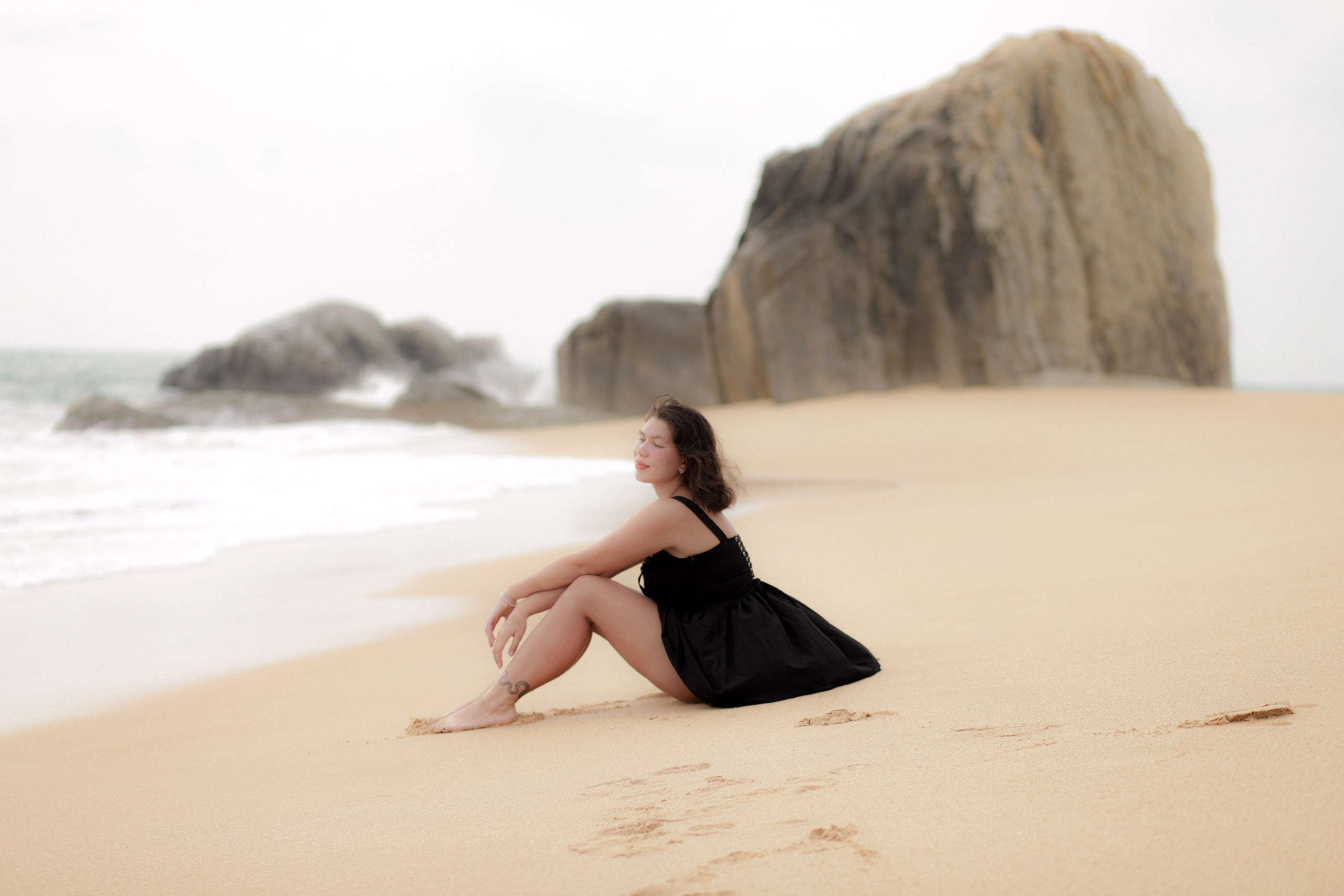 Фотосессия в Хиккадуве: романтичные кадры среди камней и волн. Фотограф на Шри-Ланке