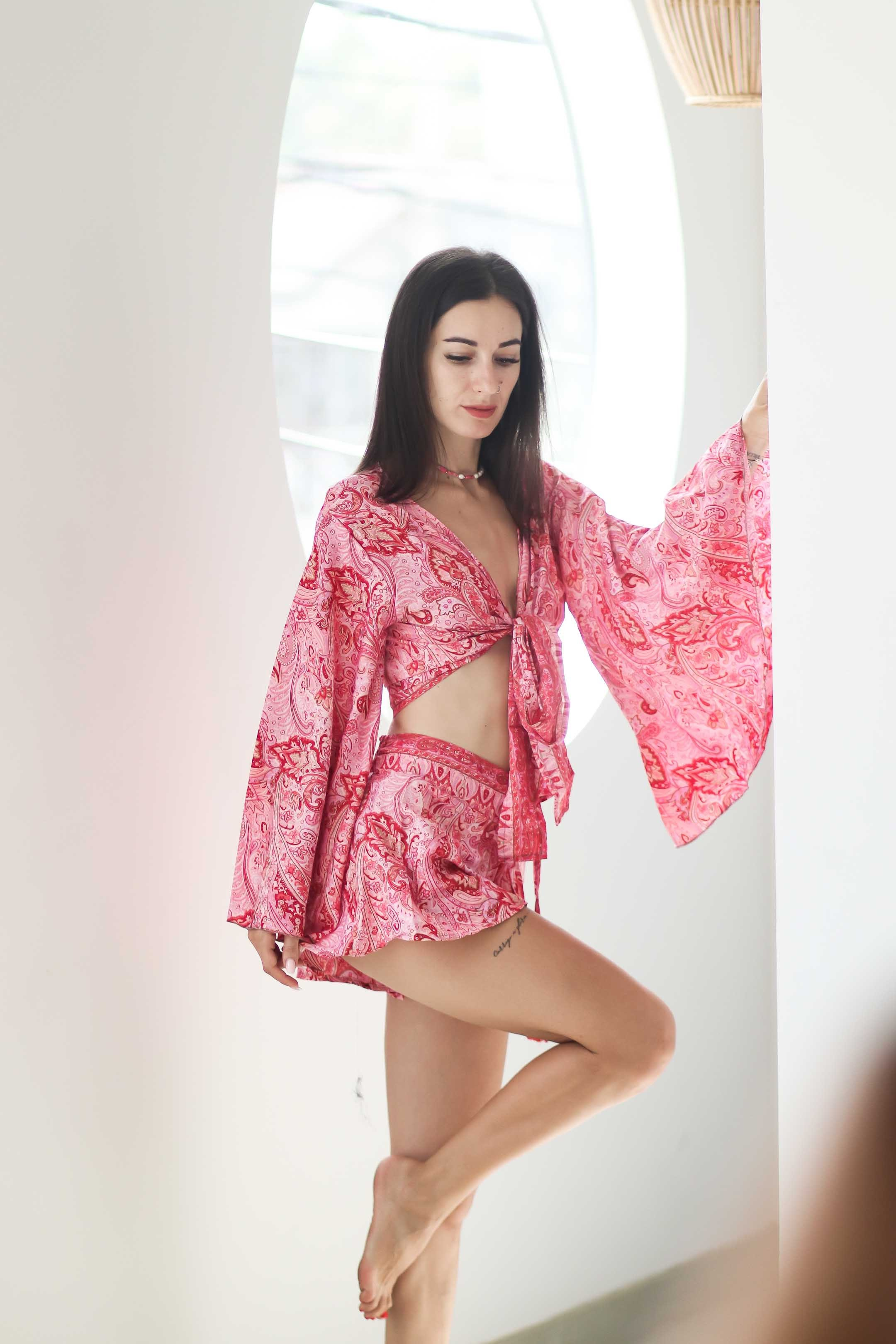 Коллекция купальников бикини. Фотограф на Шри-Ланке