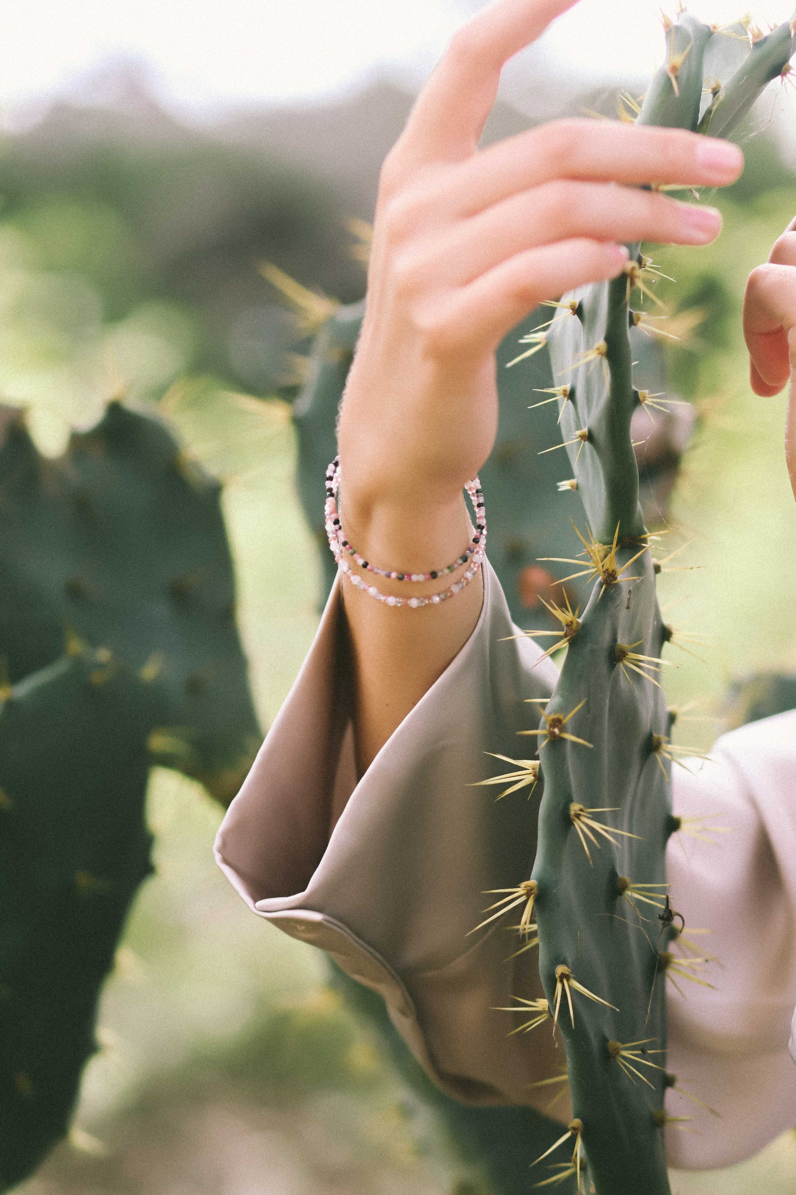 Коллекция украшения из натуральных камней. Фотограф на Шри-Ланке