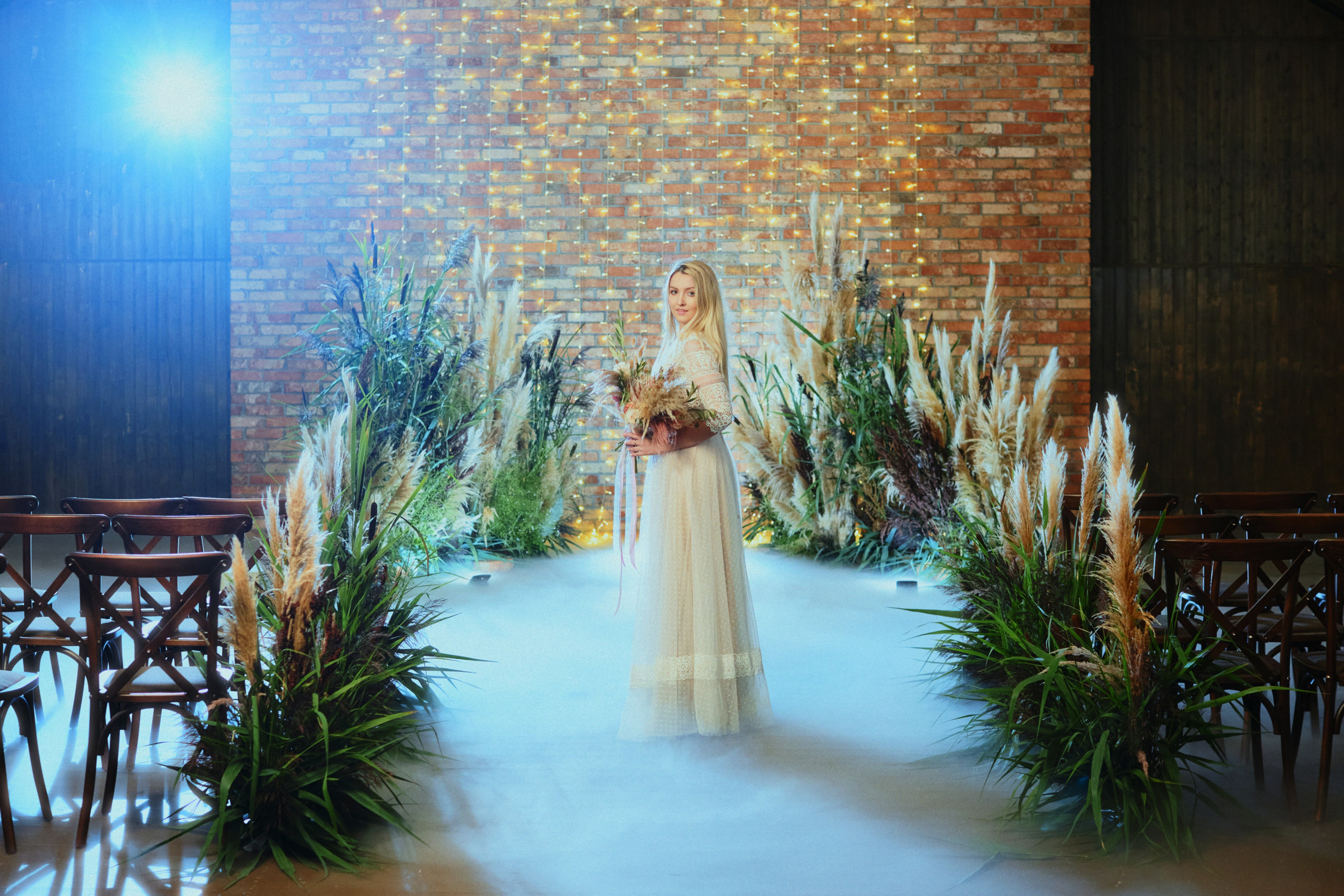 Кирпичная стена. Свадебная площадка РАНЧО