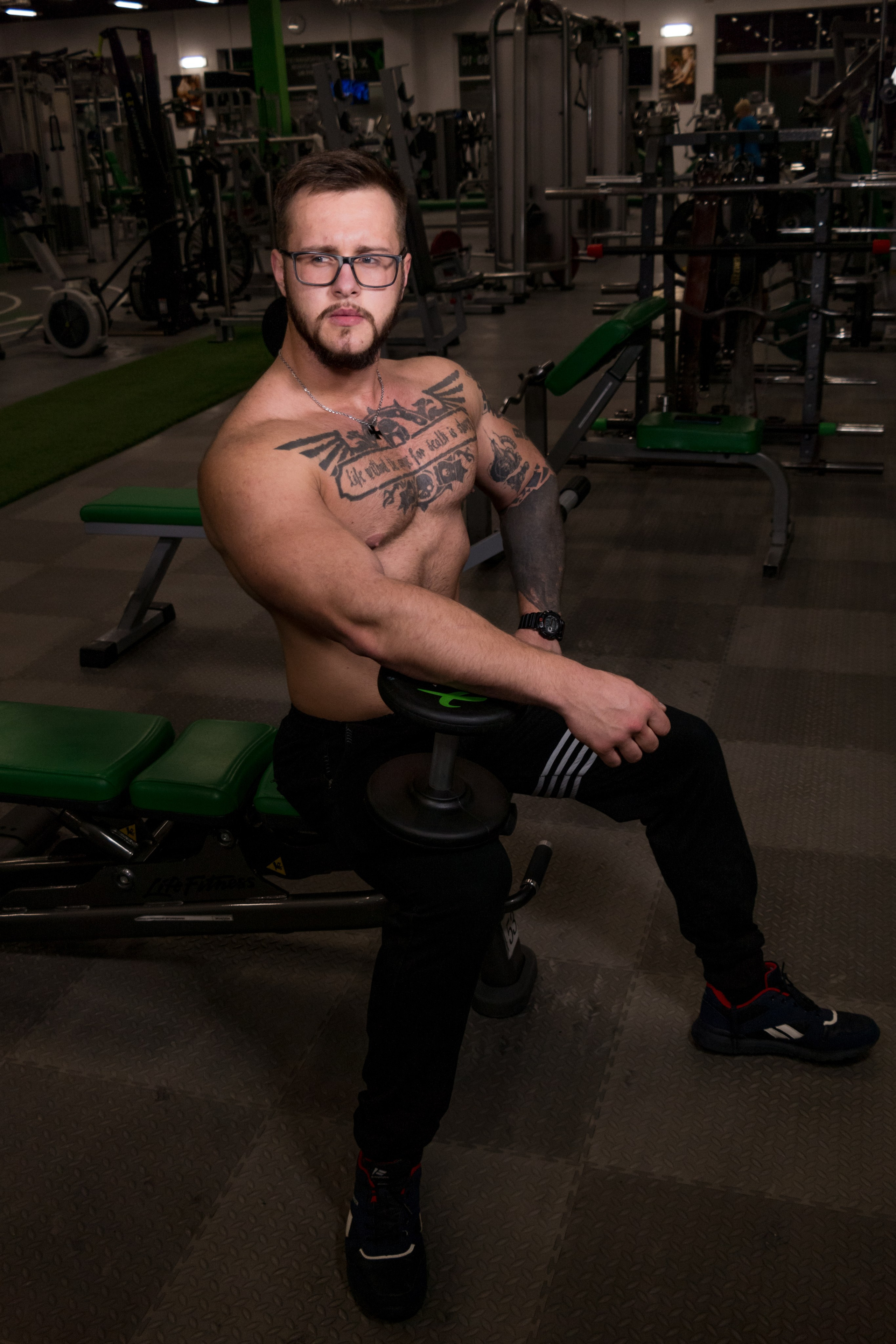 Контент-фотосъемки для экспертов и фитнес тренеров. AI Фотограф Краснодар: мужские и женские фотосессии, стилизация съемки. Нейро-фотосессии онлайн