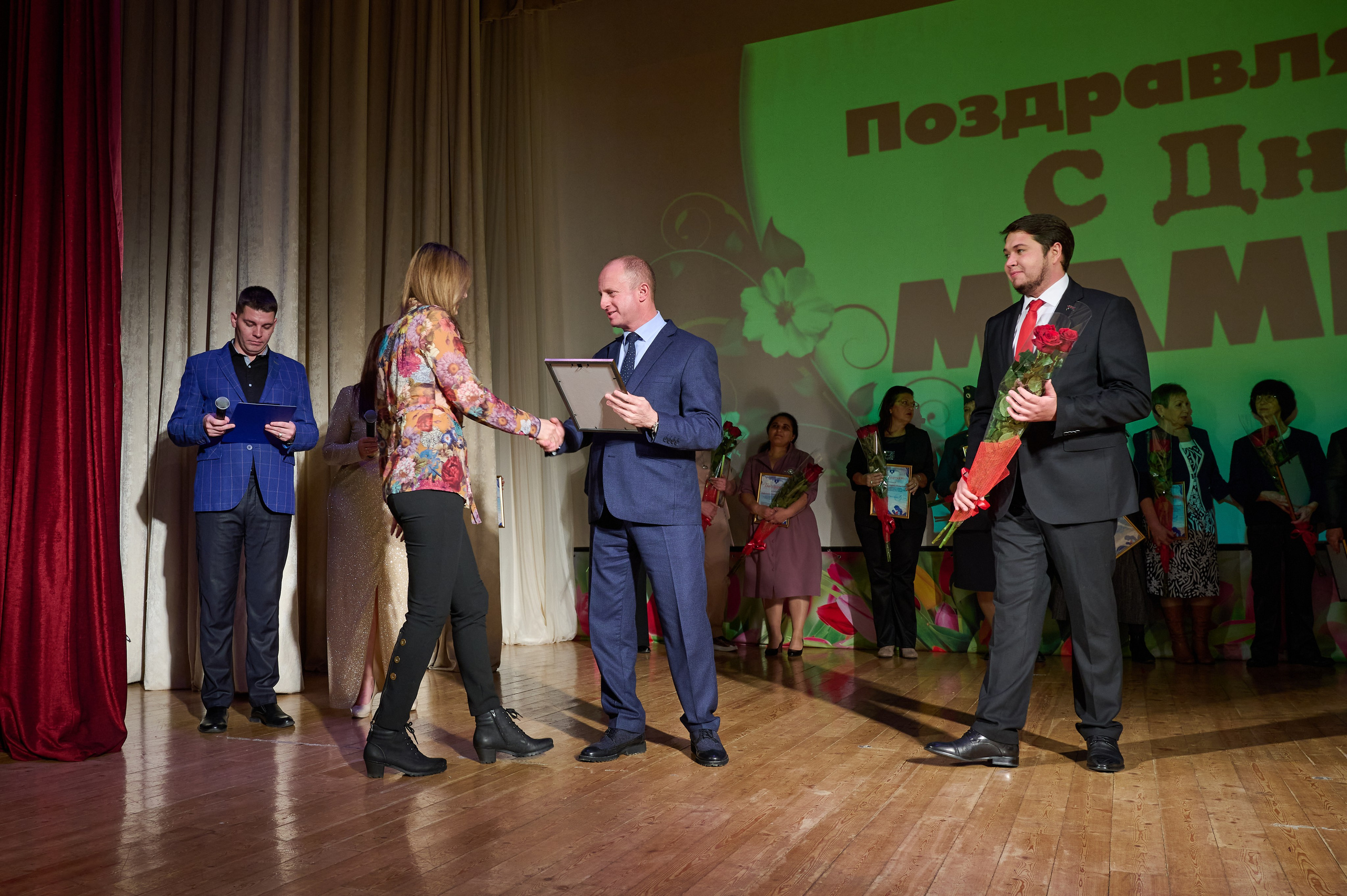 День матери. Кабардинка. Жизнь курорта Кабардинка в фотографиях