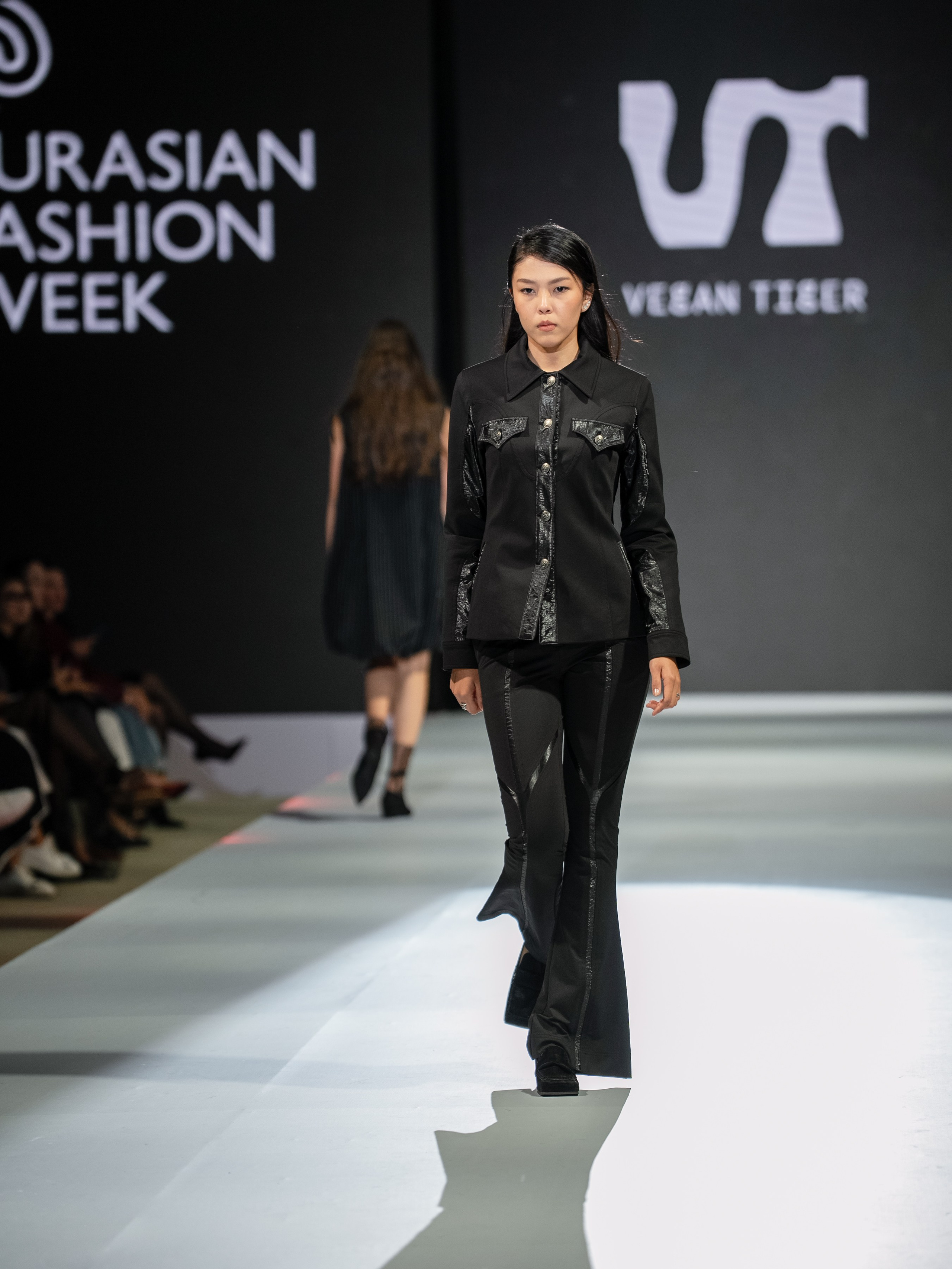EURASIAN FASHION WEEK Vegan Tiger. Сайт Алматинского НЮ АРТ, будуар и фэшн фотографа Дениса Карпенко