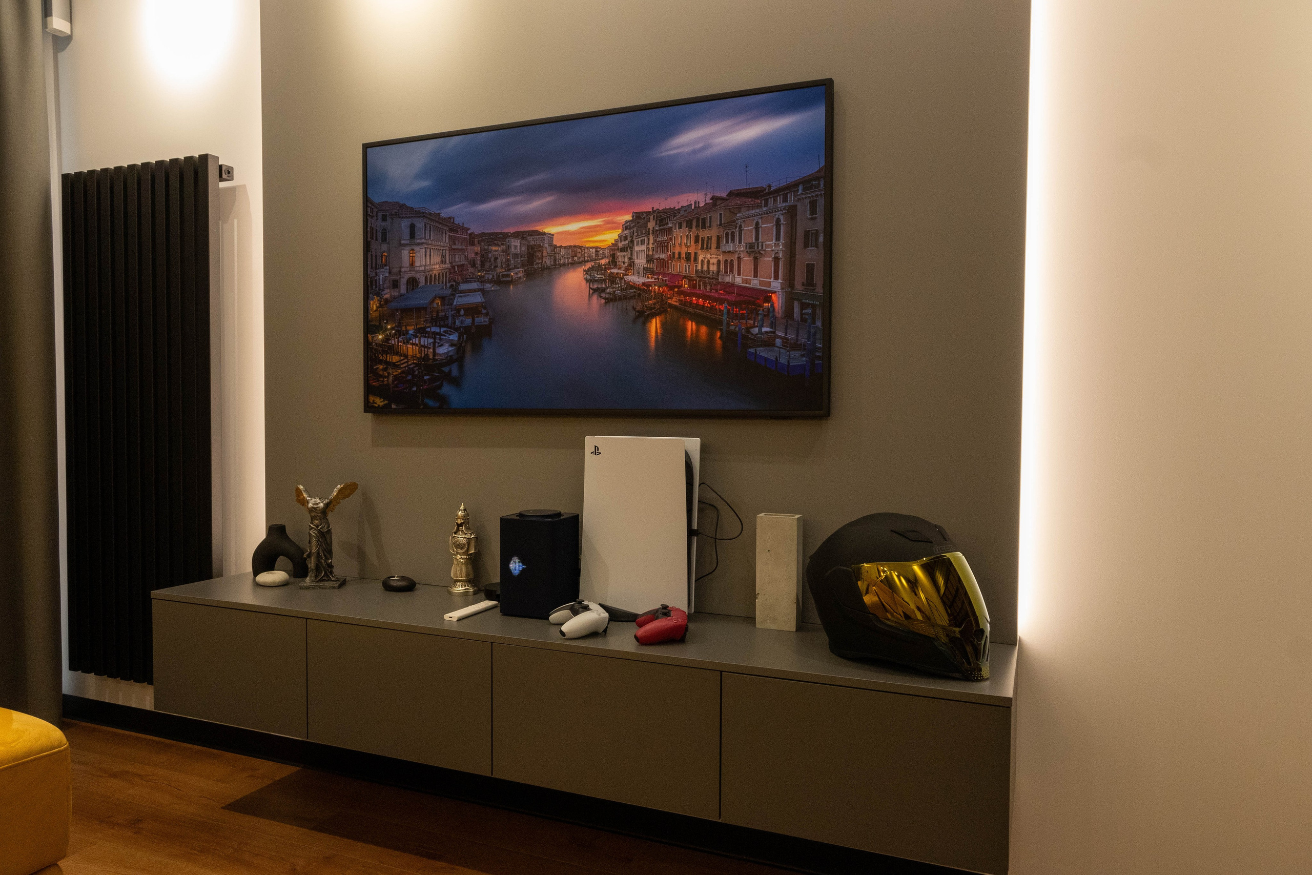 The apartment is on two levels. Fotograf Dmitrii Donets