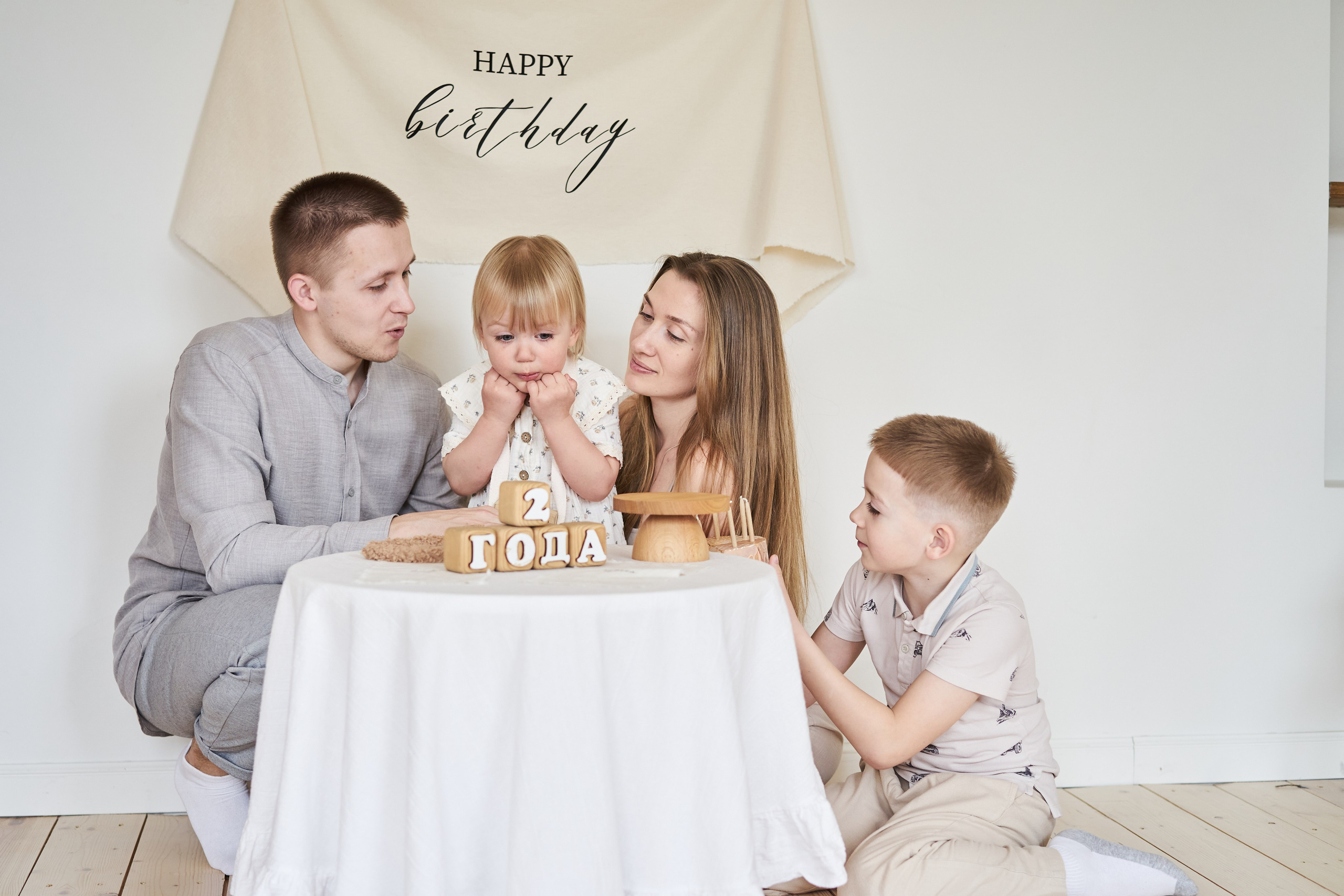 Семейная фотосессия в студии. Фотограф Екатеринбург Кокшарова Александра