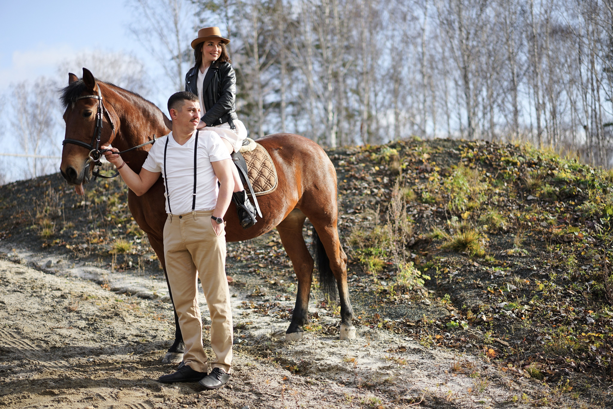 Фотосессия влюбленных в конюшне. Фотограф Екатеринбург Кокшарова Александра