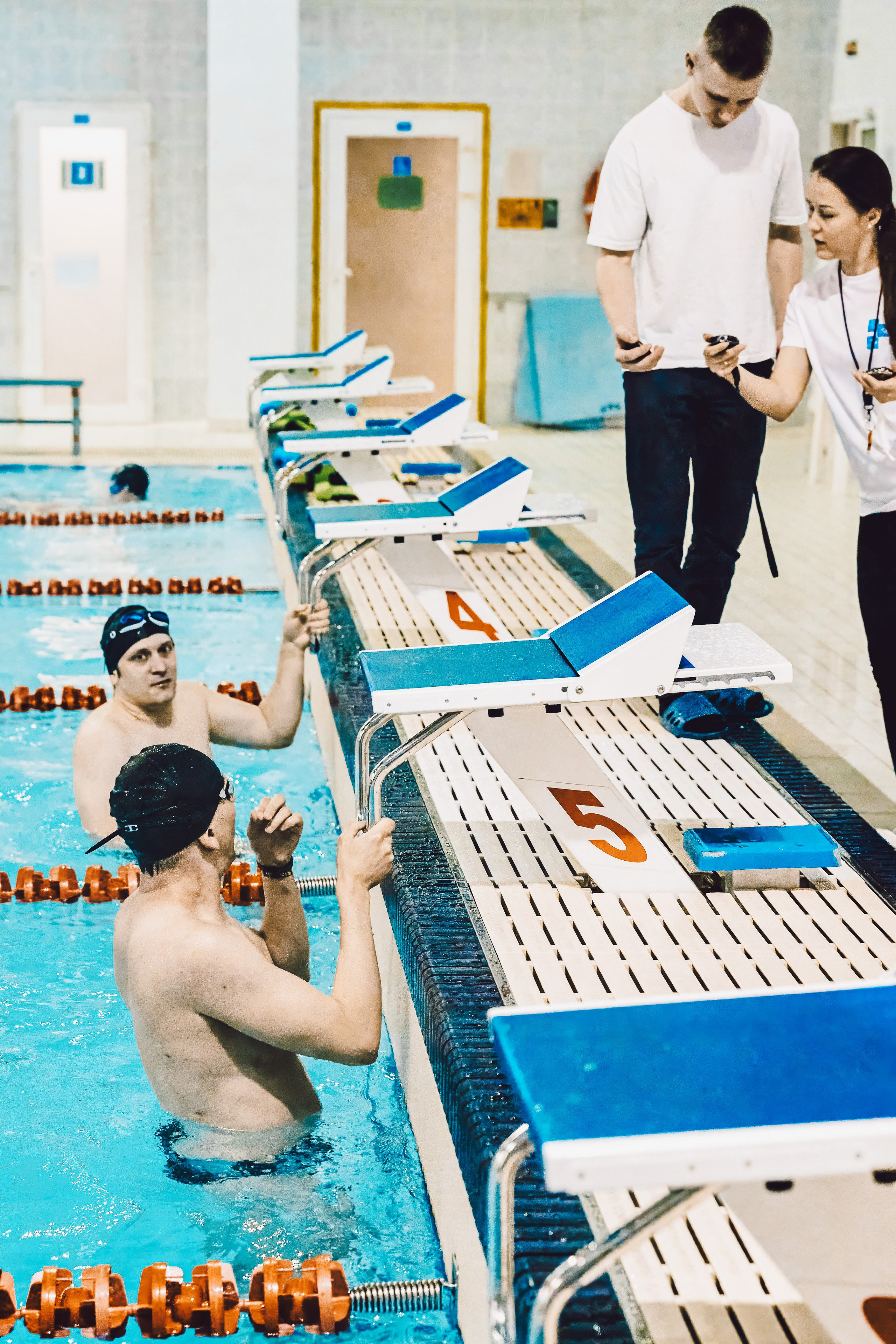 Случайно в бассеине. Портретный фотограф в Санкт-Петербурге Дария Сыч