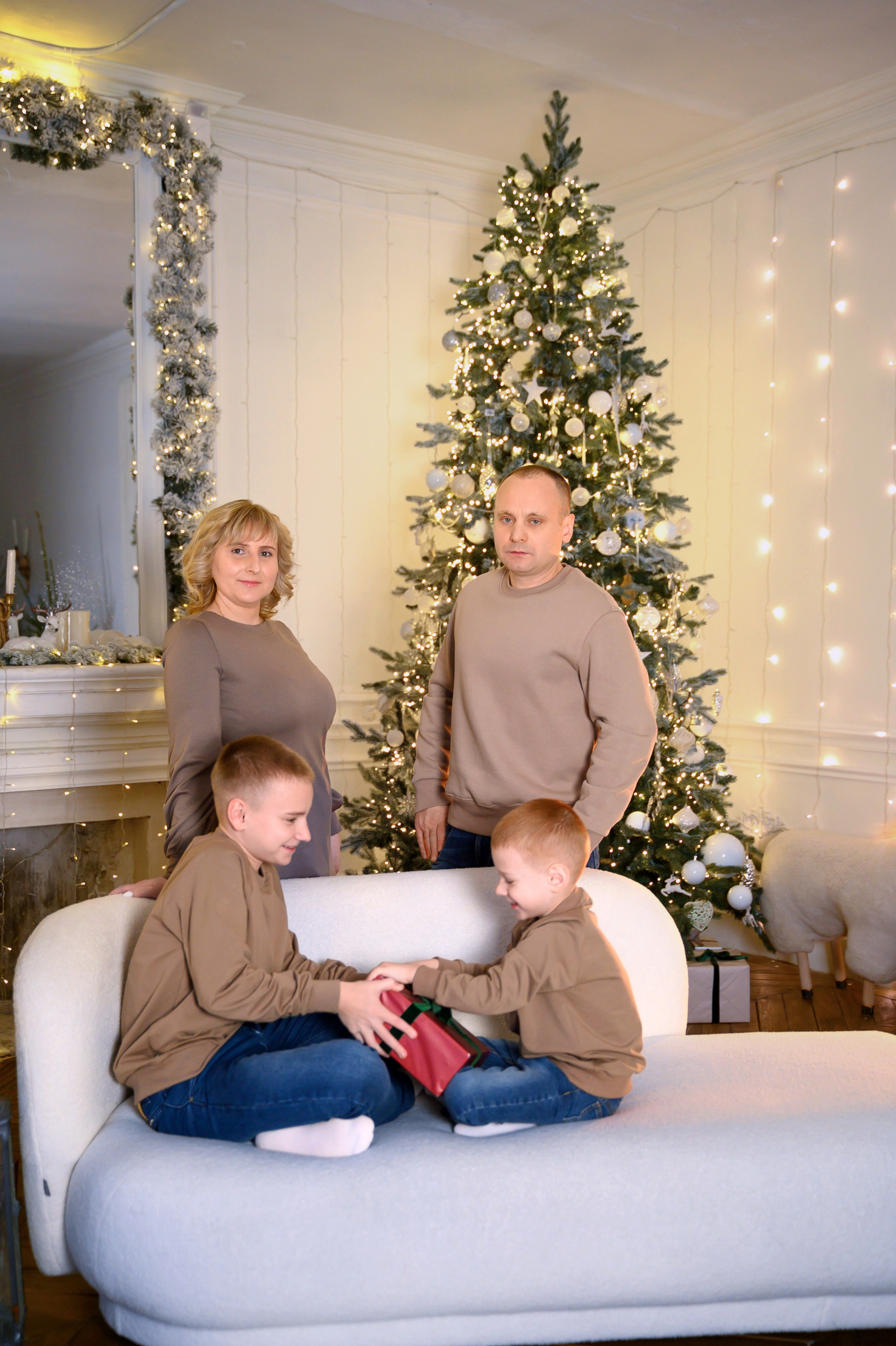 Новогодняя 2025-26 «Файн-Арт. Фотограф новорожденных, семейный детский в Тюмени Татьяна Морозова