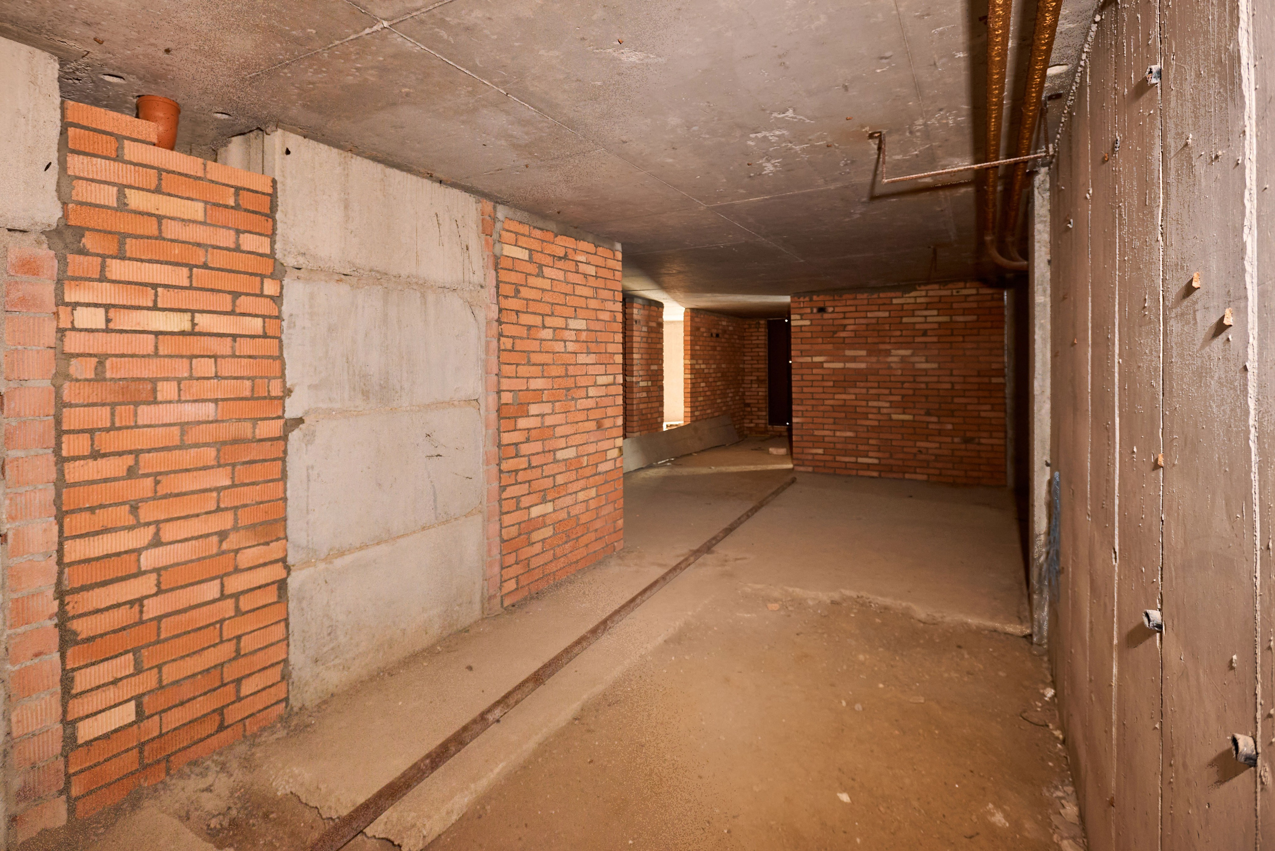 Территория с 4-этажным домом. Автомобильный и интерьерный фотограф в Минске Александр Тагаев