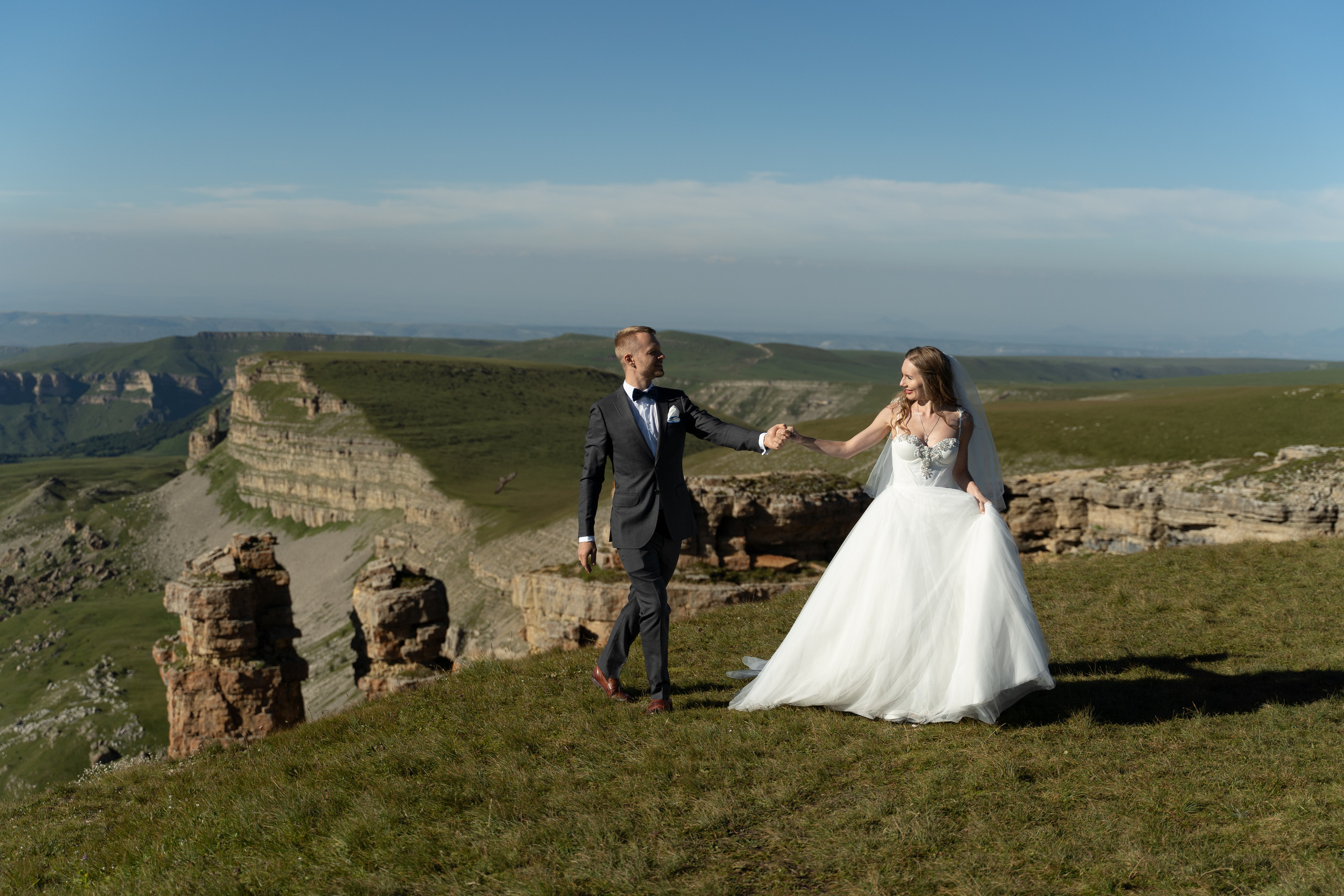 Andrey and Daria on the Bermamyt plateau. PhuQuoc photographer — Phu Quoc wedding photographer