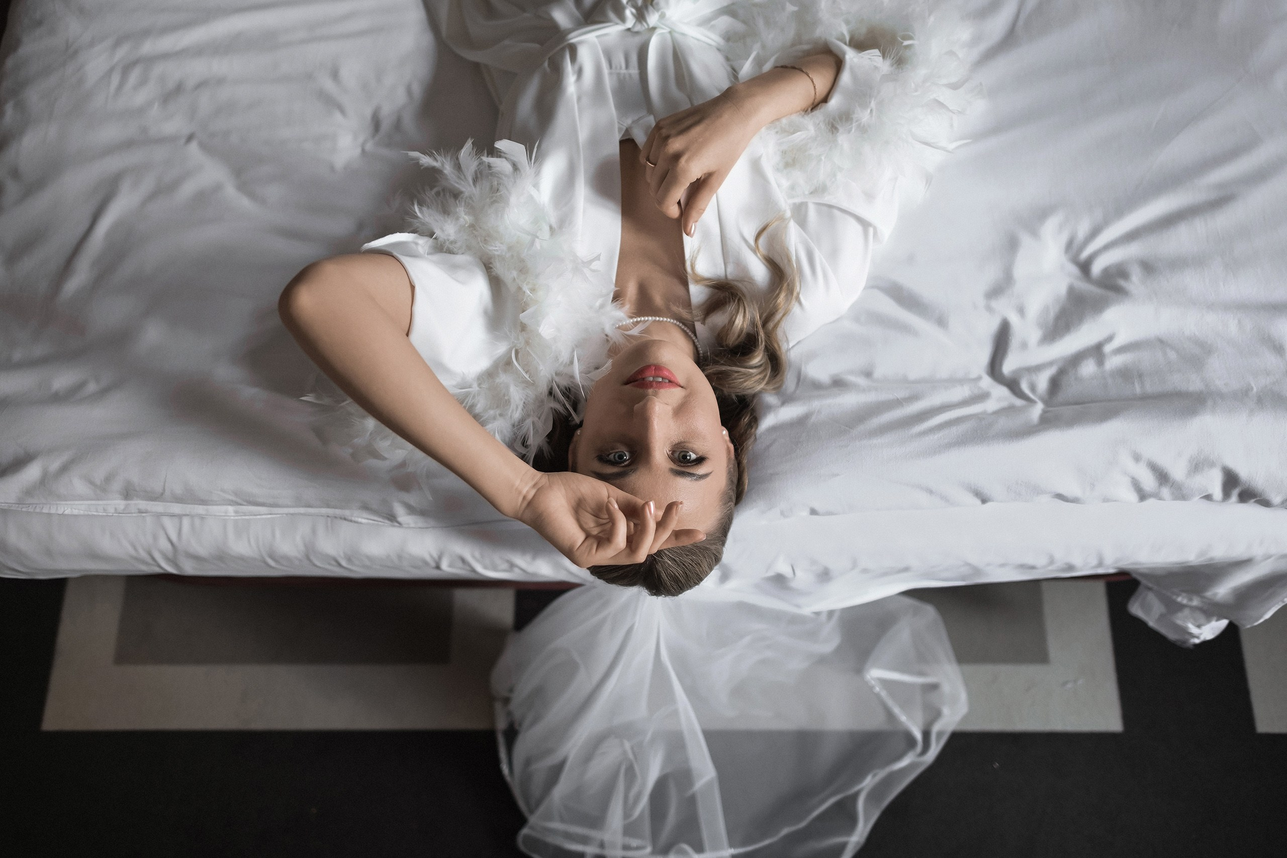 Утро невесты в отеле: идеальное начало свадебного дня. 📸 Свадебный и семейный фотограф в Красноярске Тихомиров Евгений | 17 лет опыта | 800+ свадеб