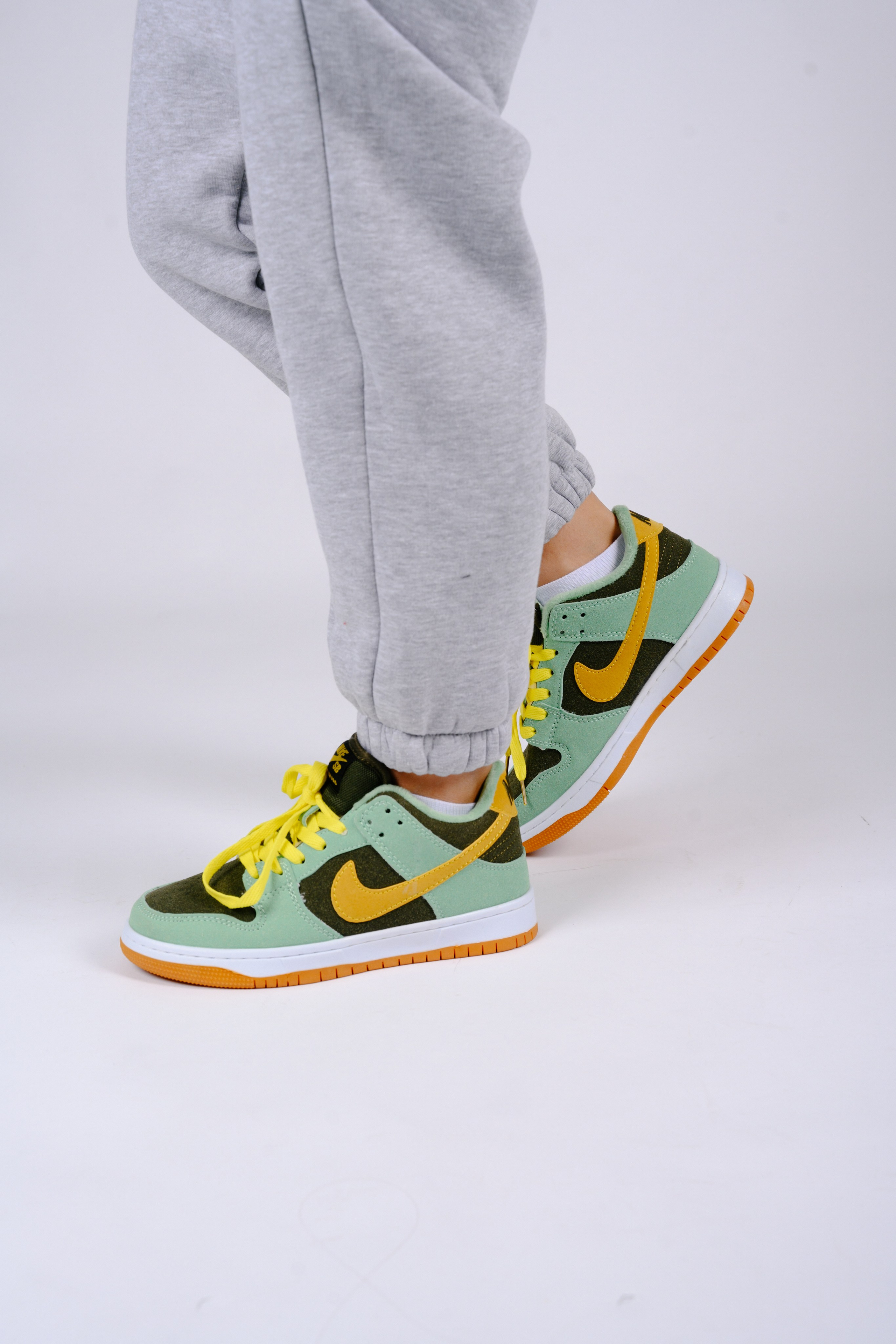 Кроссовки для wb. Фотограф в Красноярске