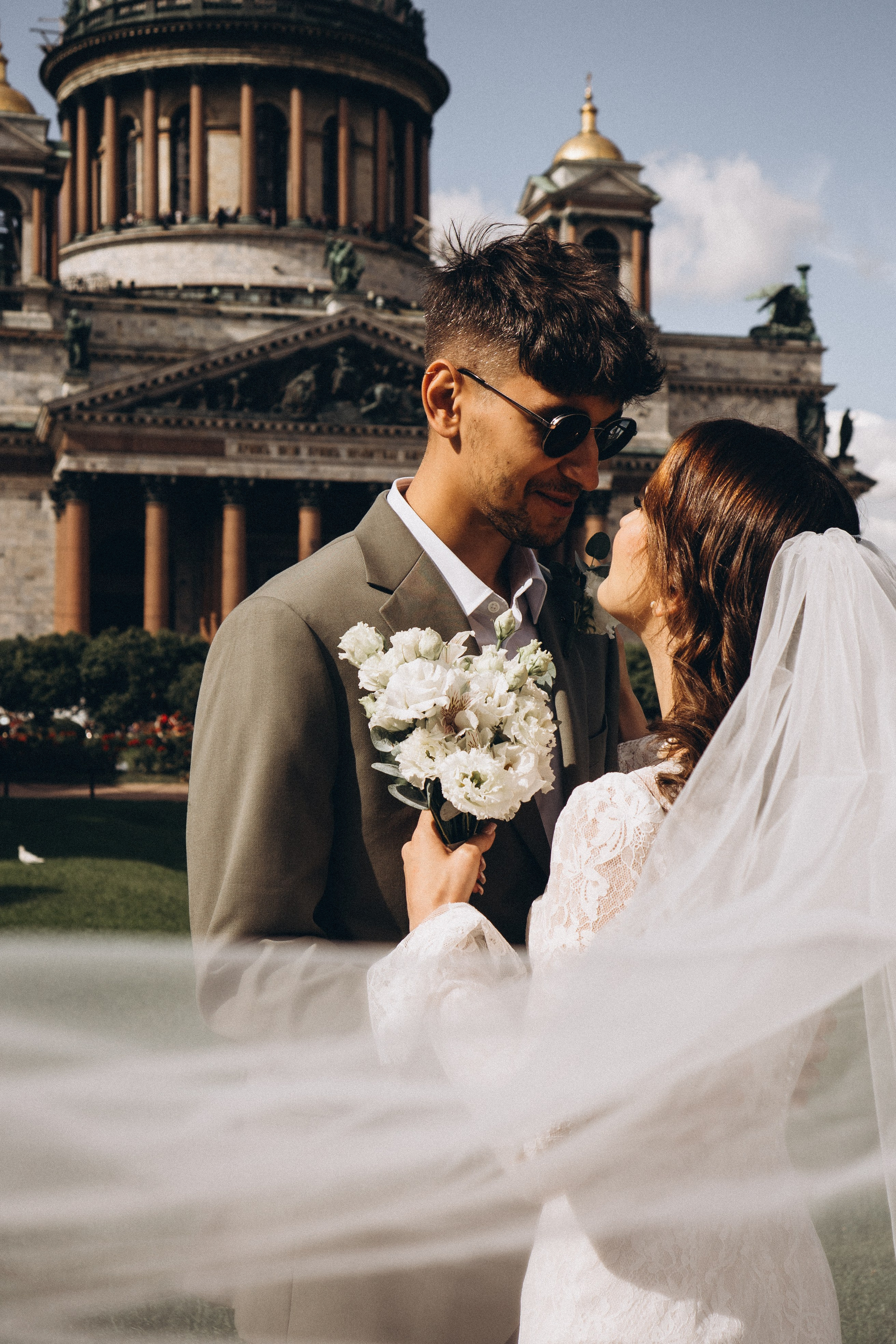 СВАДЕБНАЯ ПРОГУЛКА ВОЗЕ ИСАИКЕВСКОГО СОБОРА АСТОРИИ И ЗАКОНОДАЛЕТНОГО СОБРАНИЯ. Профессиональный фотограф, Санкт-Петербург — Виктория Богомолова