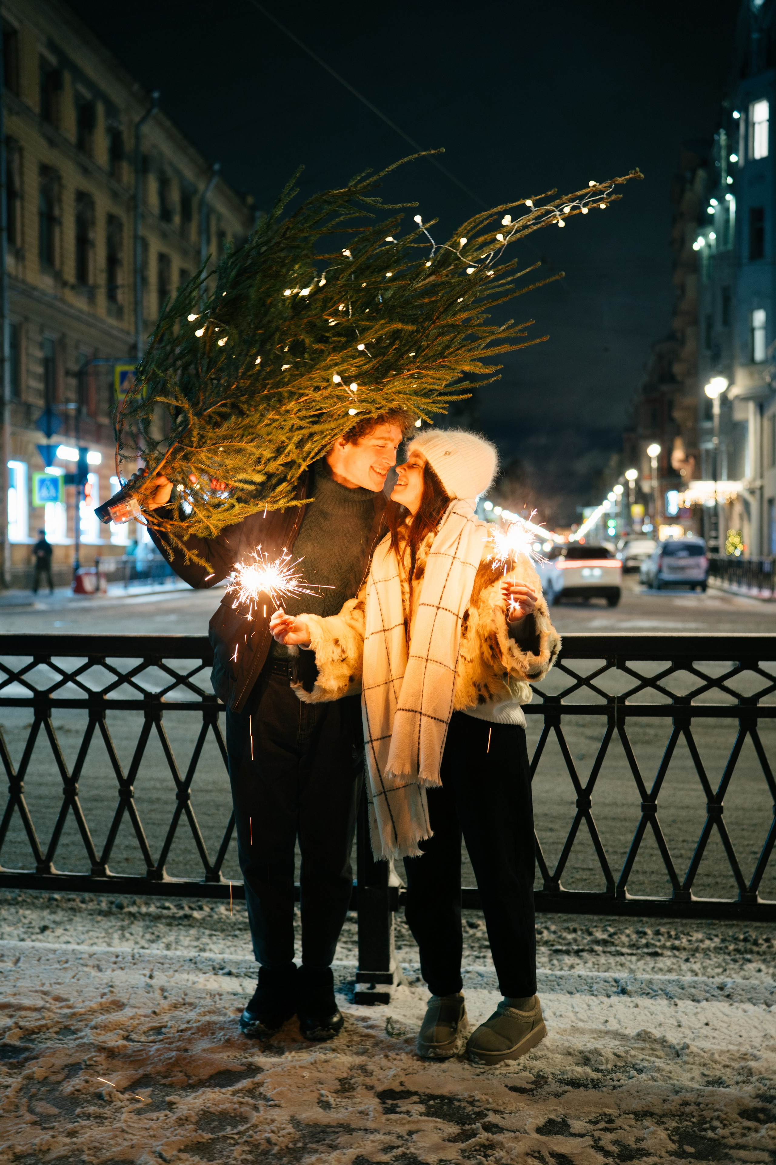 НОВОГОДНЯЯ ПРОГУЛКА ПАРЫ ПО ЧЕРНЫШЕВСКОЙ ПЕРЕД НОВЫМ ГОДОМ. Профессиональный фотограф, Санкт-Петербург — Виктория Богомолова