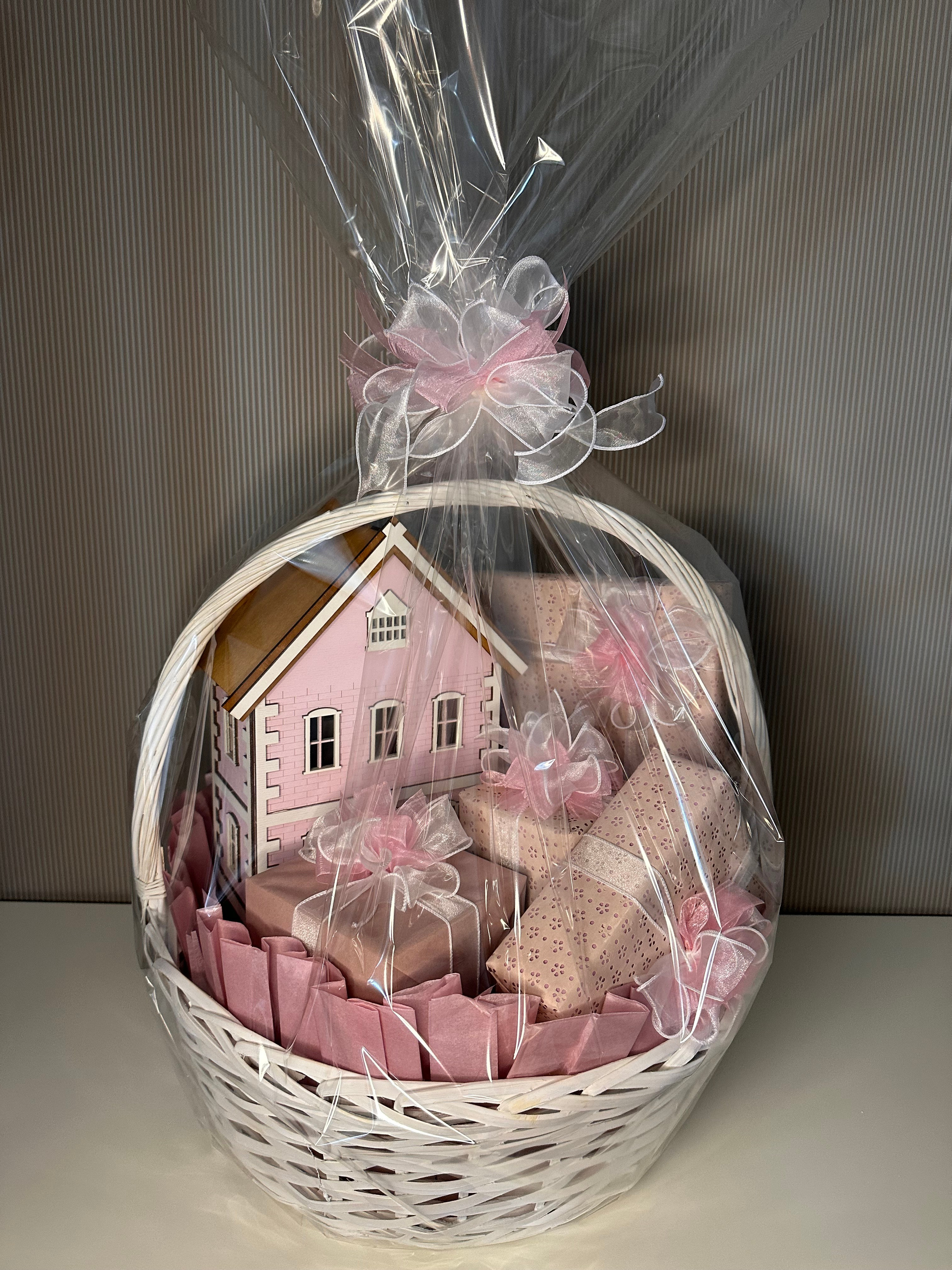 Женская корзина. Студия подарочных наборов «Владия»