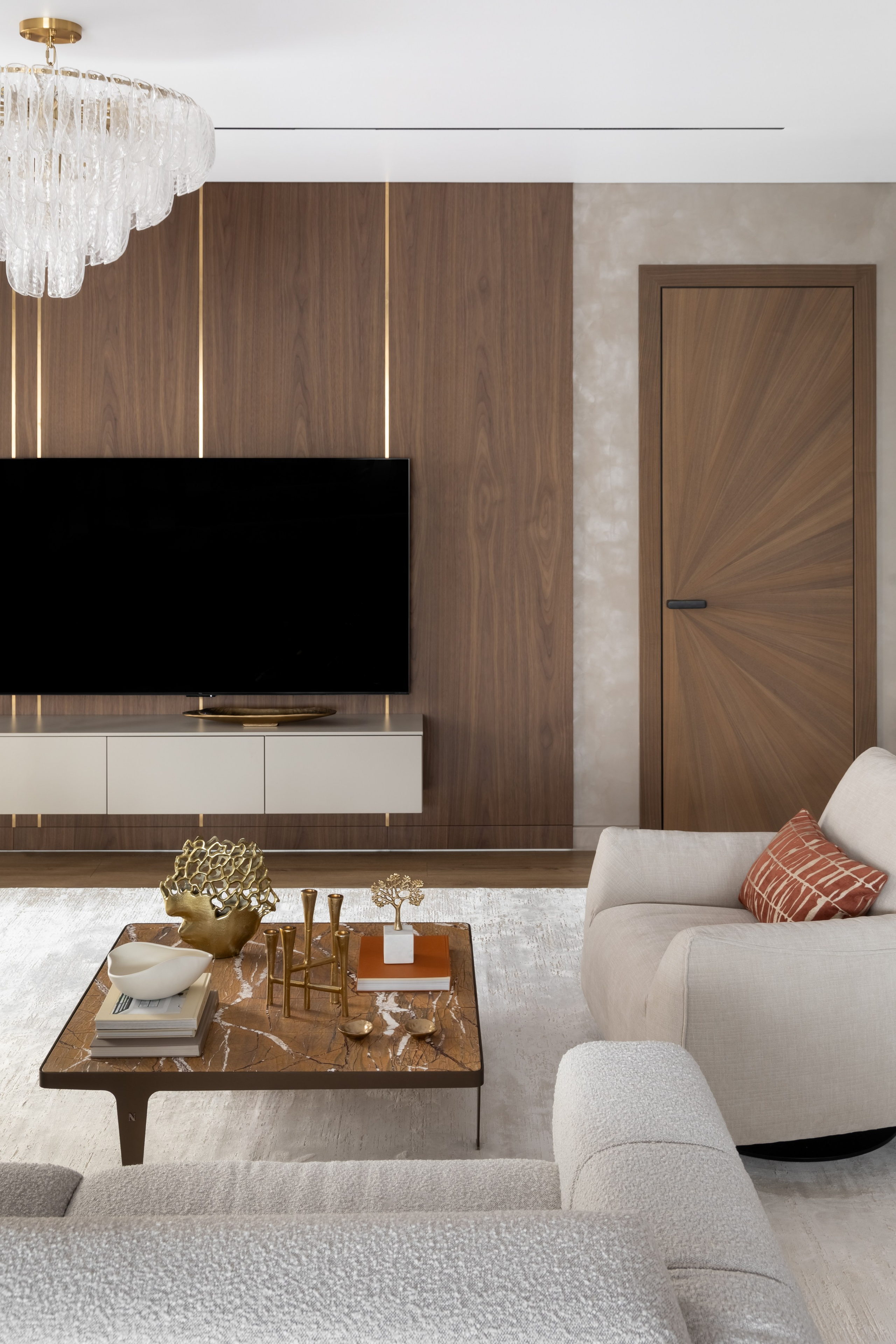 Гостиная с диваном, телевизором и кофейным столиком, Сити-квартал, СМ.Сити