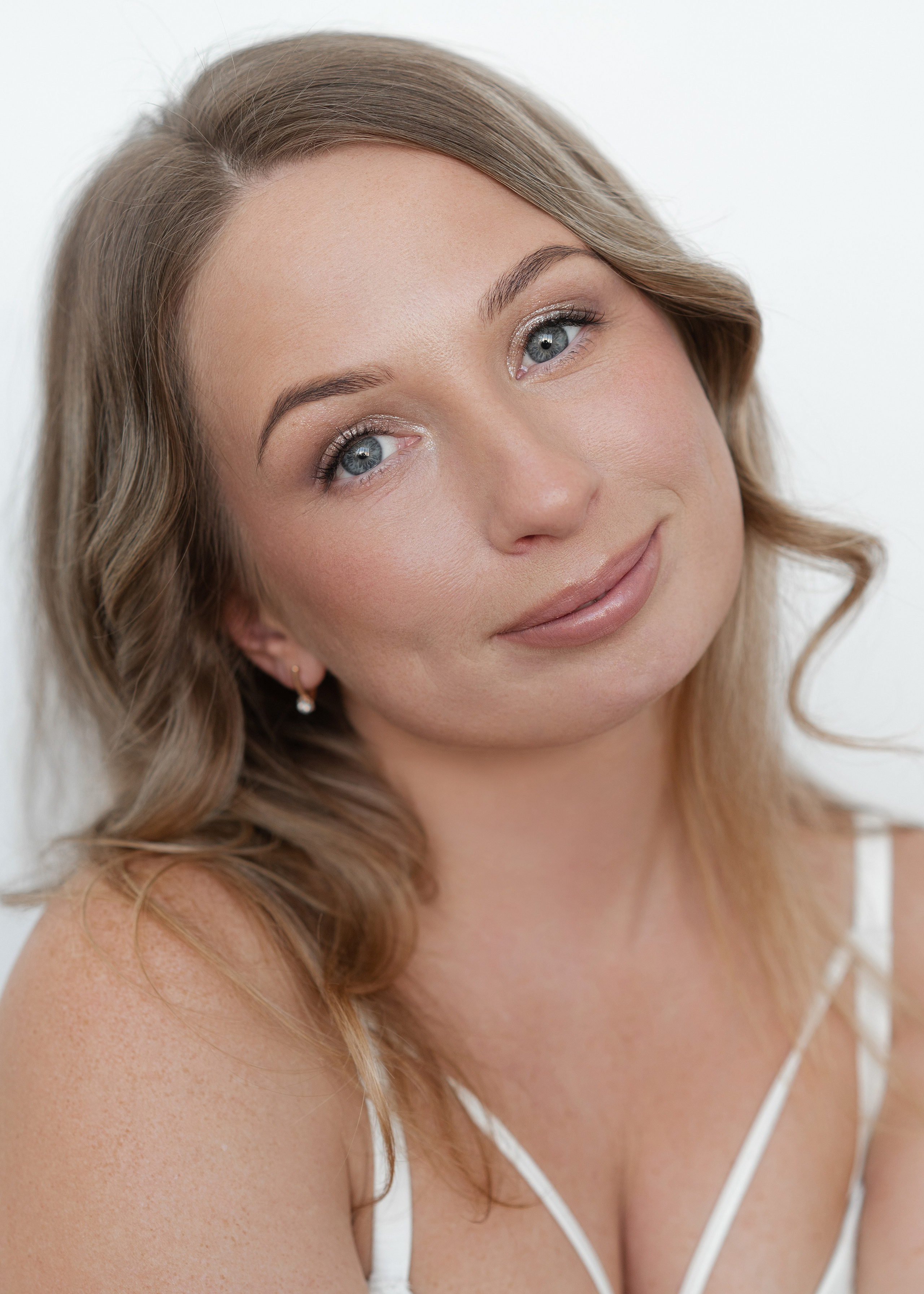 Профессия визажист. Оксана Волик фотограф в Архангельске. Аренда фотостудии White Studio