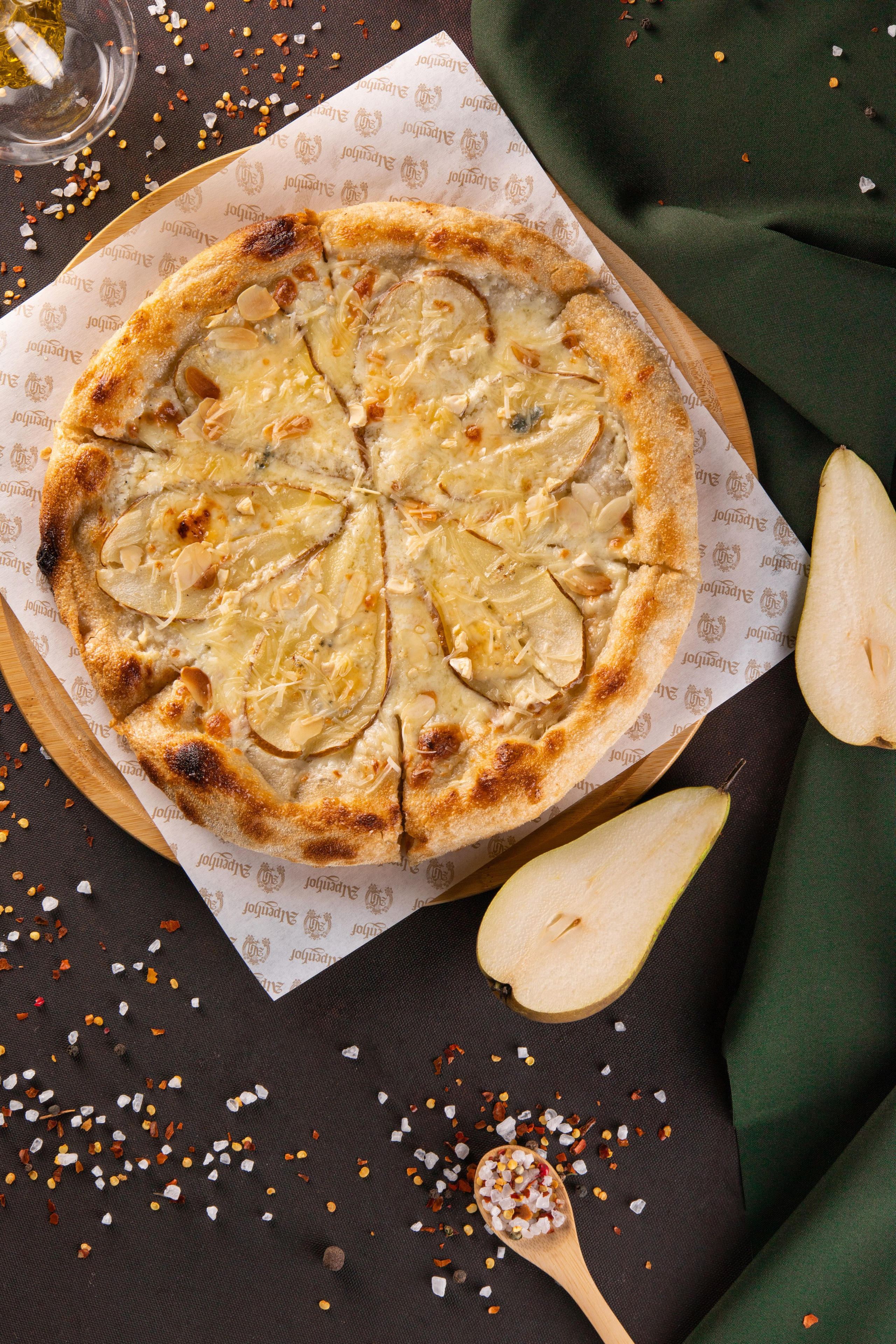 Фотографии пиццы в Астане. Рекламный фуд фотограф и видеограф в Астане Алина Лысенко