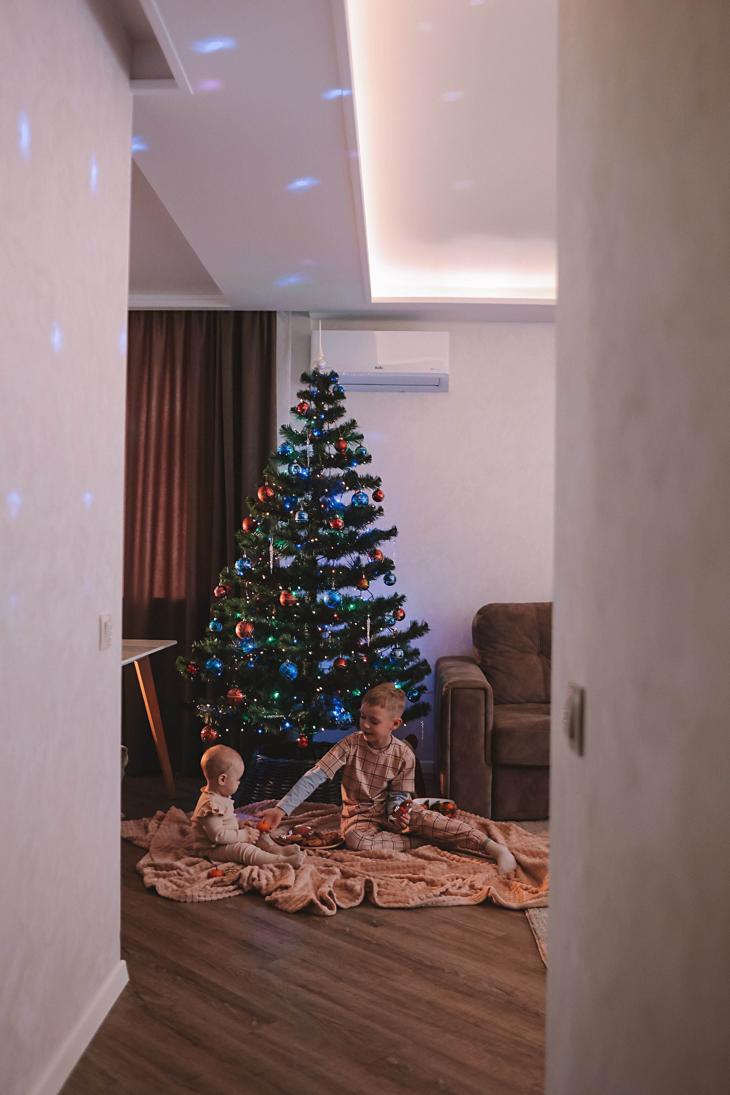 Дома. Семейный фотограф Тюмень, фотограф на роды Салмина Мария