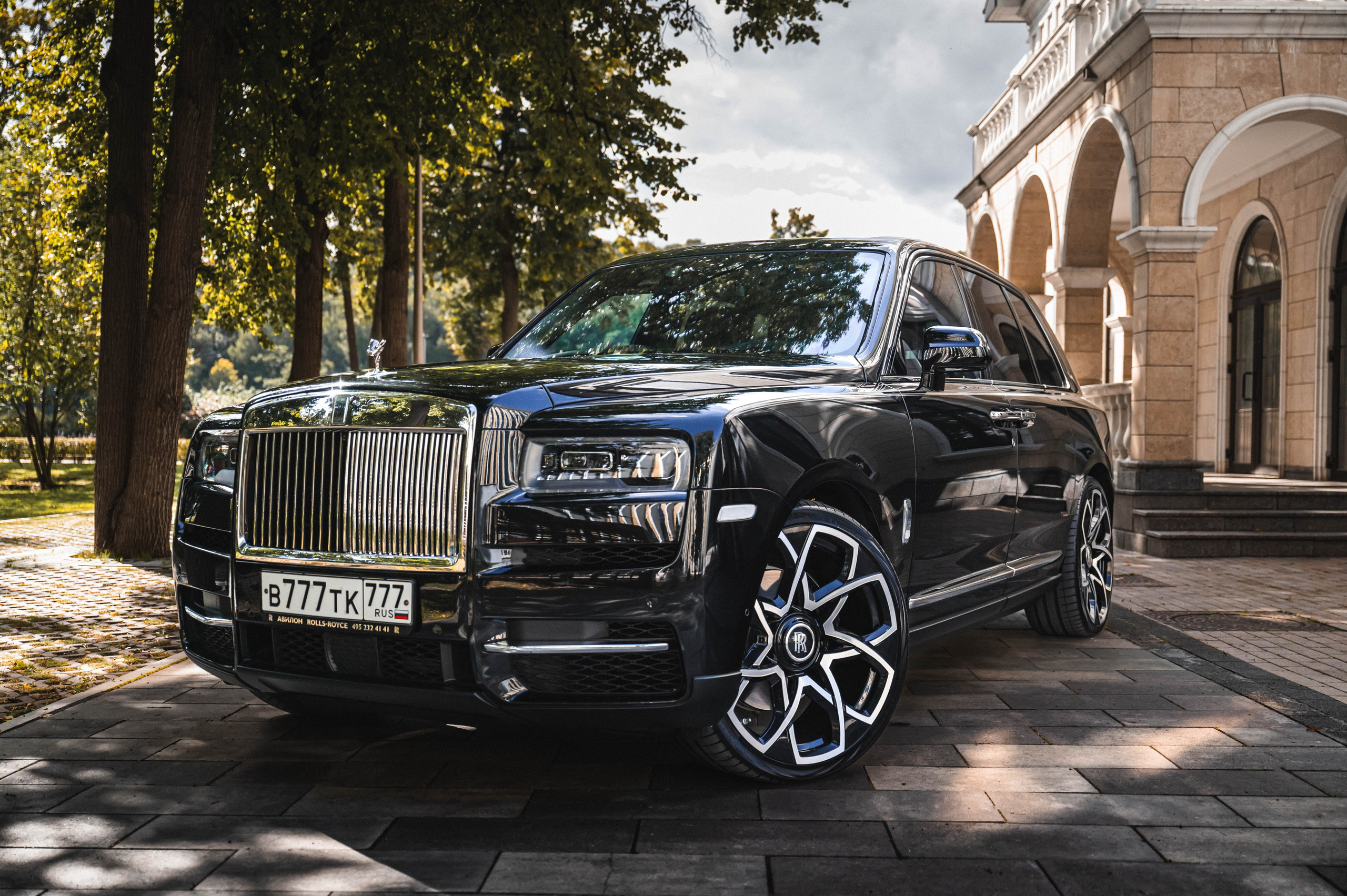 Rolls-Royce Cullinan. Автомобильный фотограф в Москве — Сидоров Дмитрий