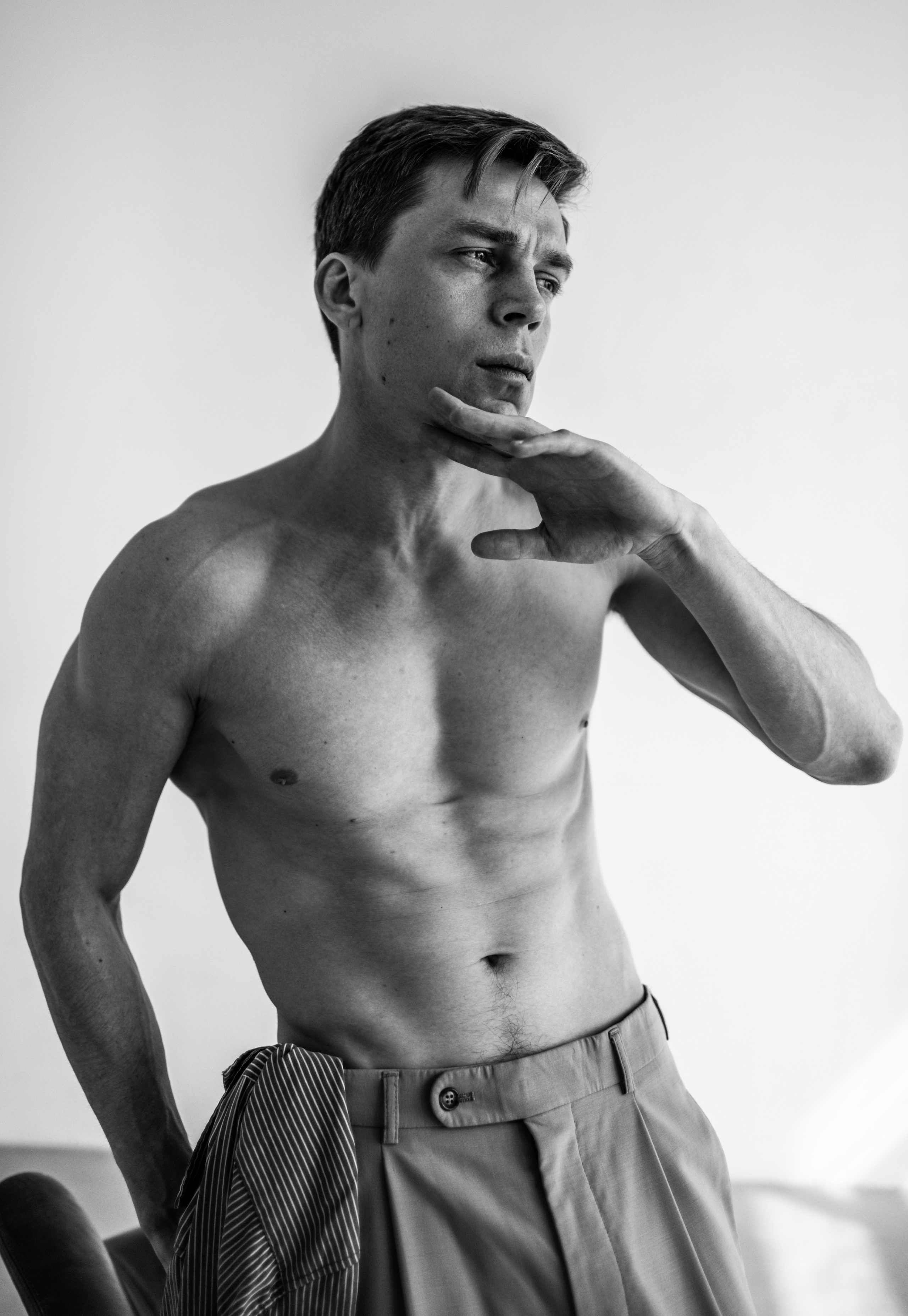 Черно-белый мужской фотограф Москва, заказать фотосессию.