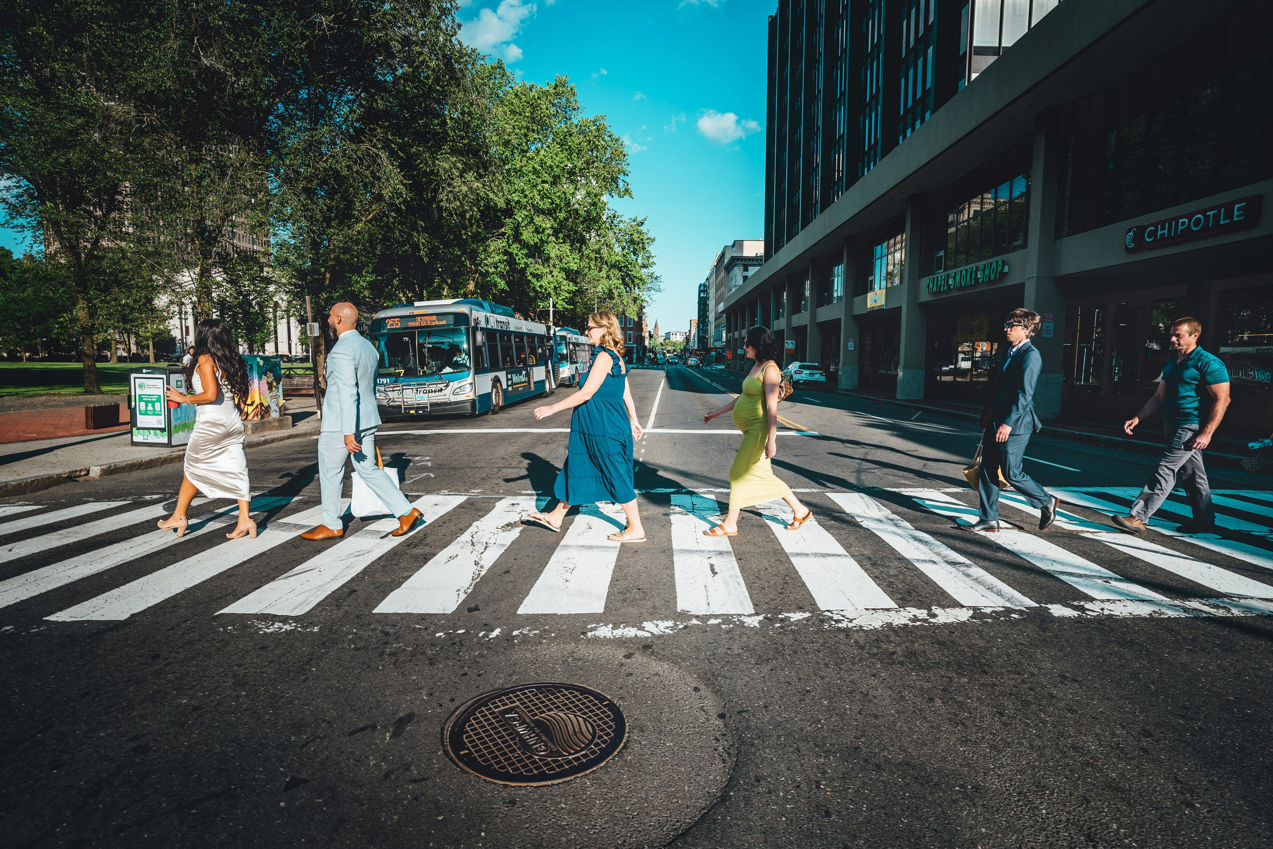 … Big day in a city. Golden Moments Editing — We do Wedding’s Retouch and Video Editing