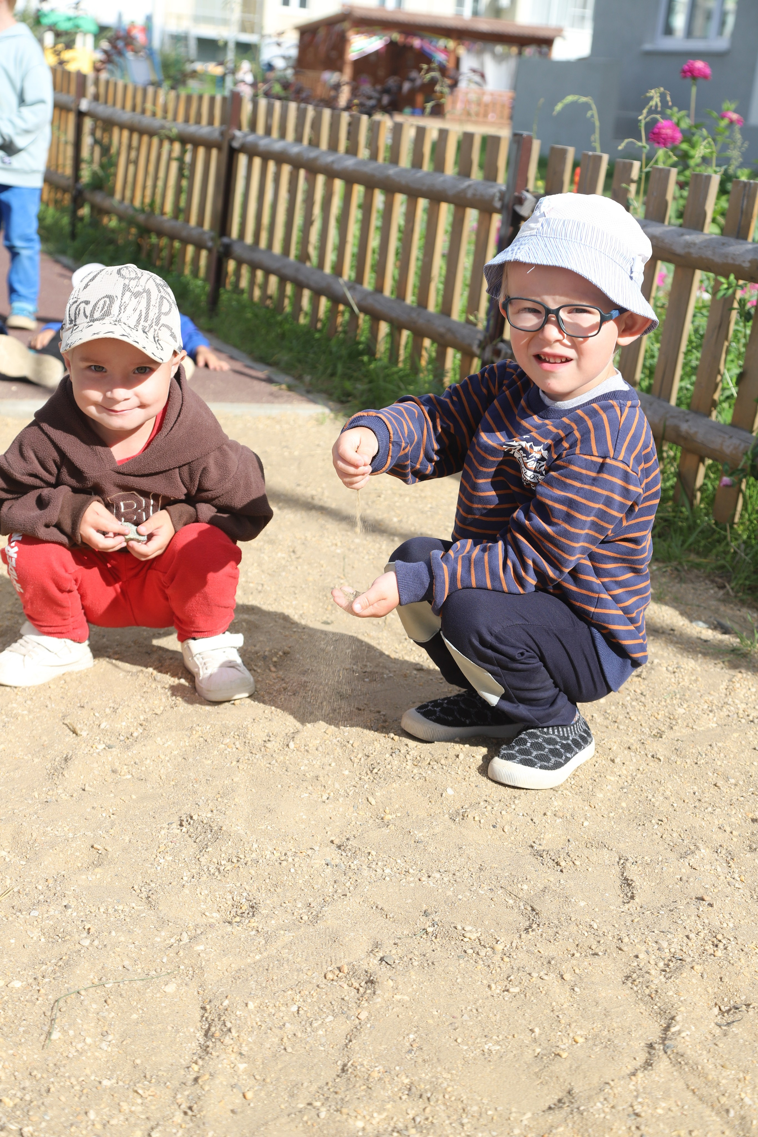 Фотосессия на улице Садик Группа Звездочки. Детский фотограф Чайкина Татьяна