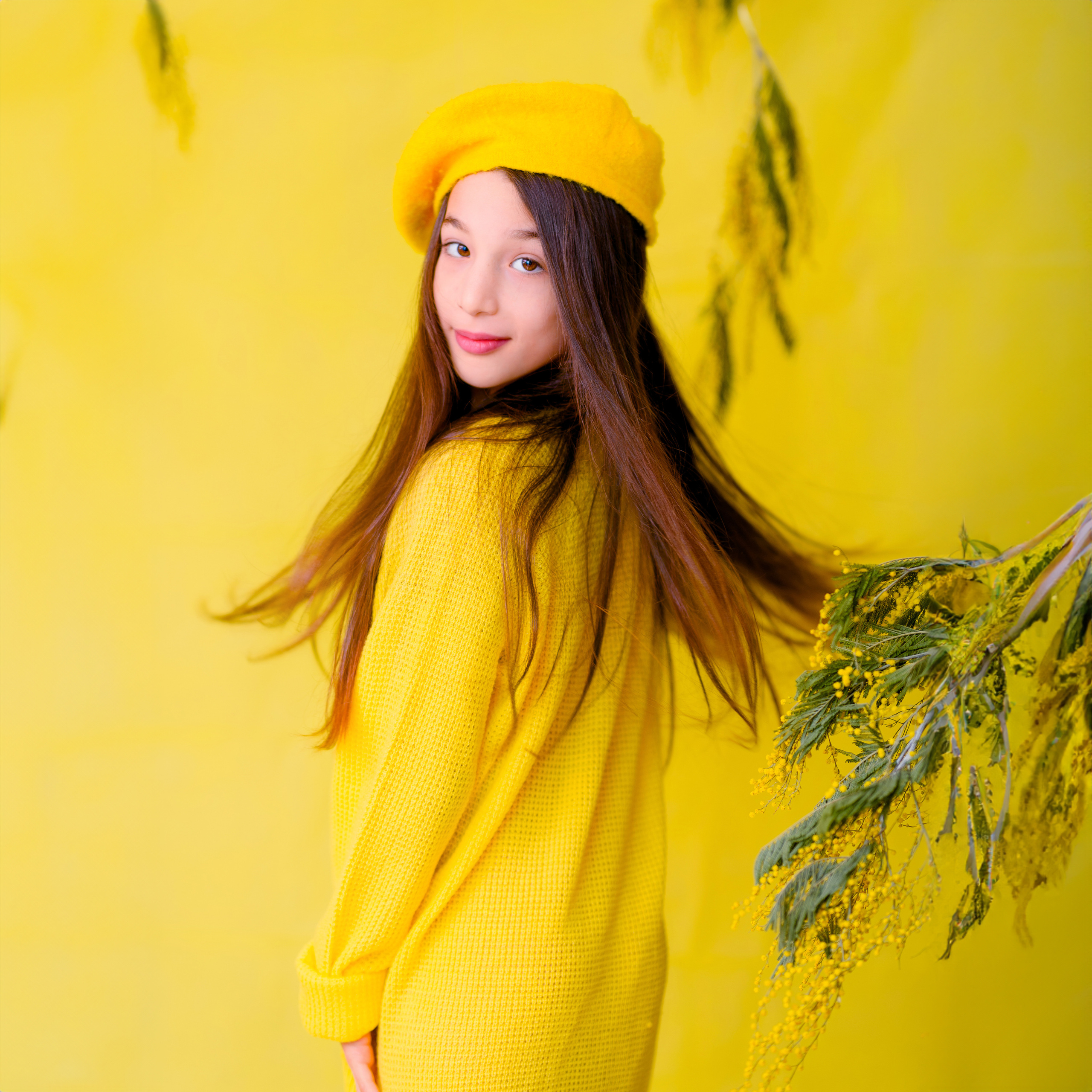 Фотосессия с мимозой. Детский студийный фотограф Сочи