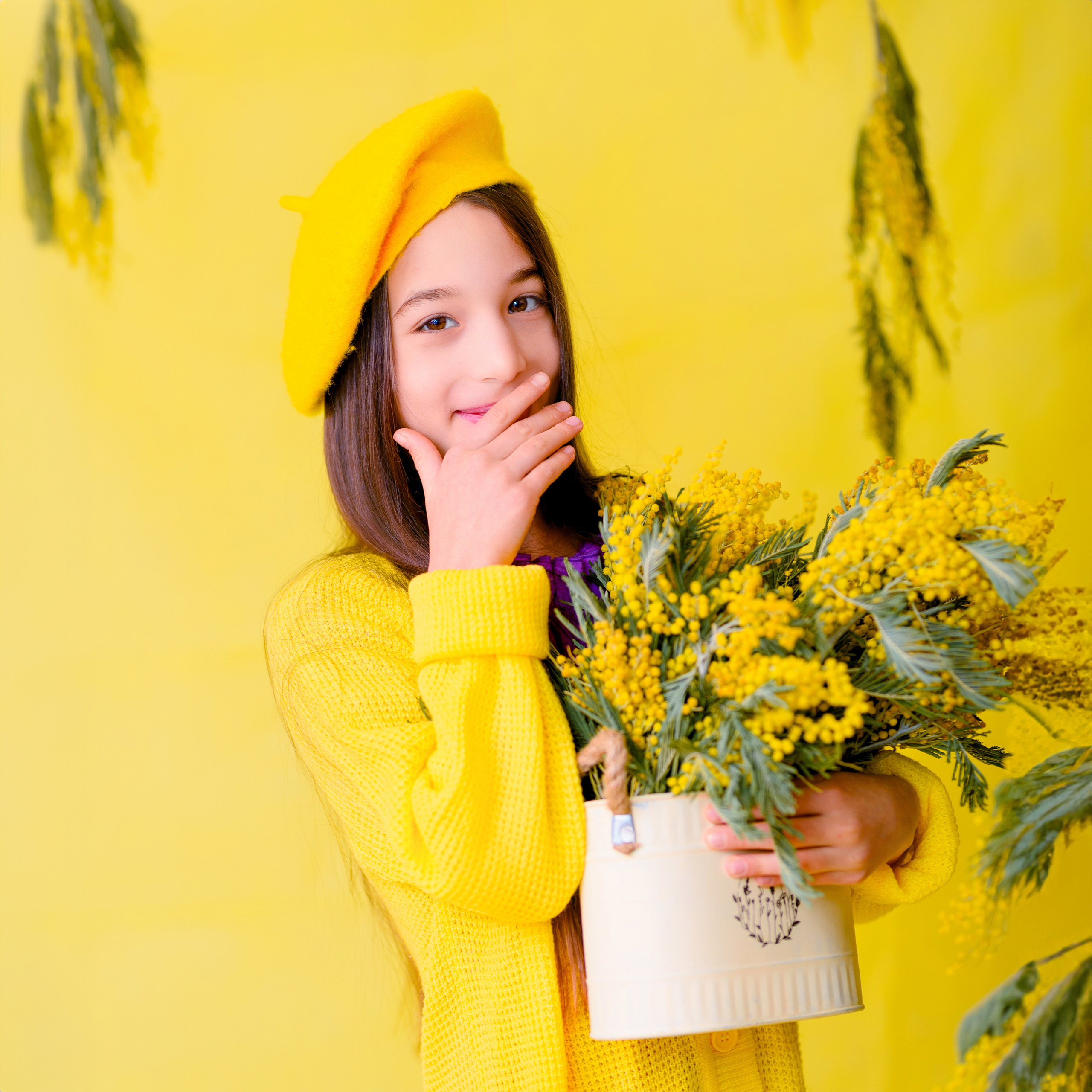 Фотосессия с мимозой. Детский студийный фотограф Сочи
