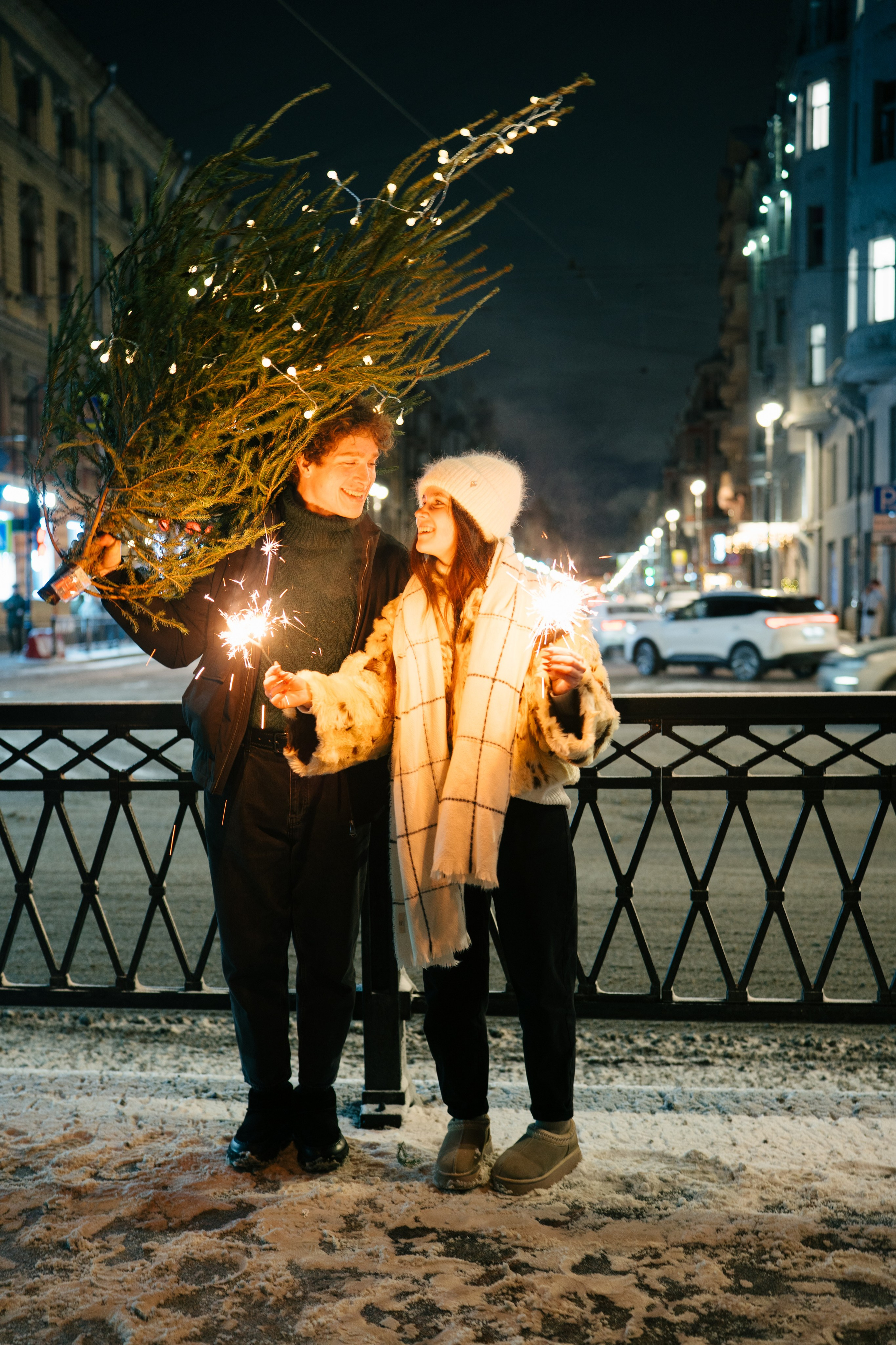 НОВОГОДНЯЯ ПРОГУЛКА ПАРЫ ПО ЧЕРНЫШЕВСКОЙ ПЕРЕД НОВЫМ ГОДОМ. Профессиональный фотограф, Санкт-Петербург — Виктория Богомолова