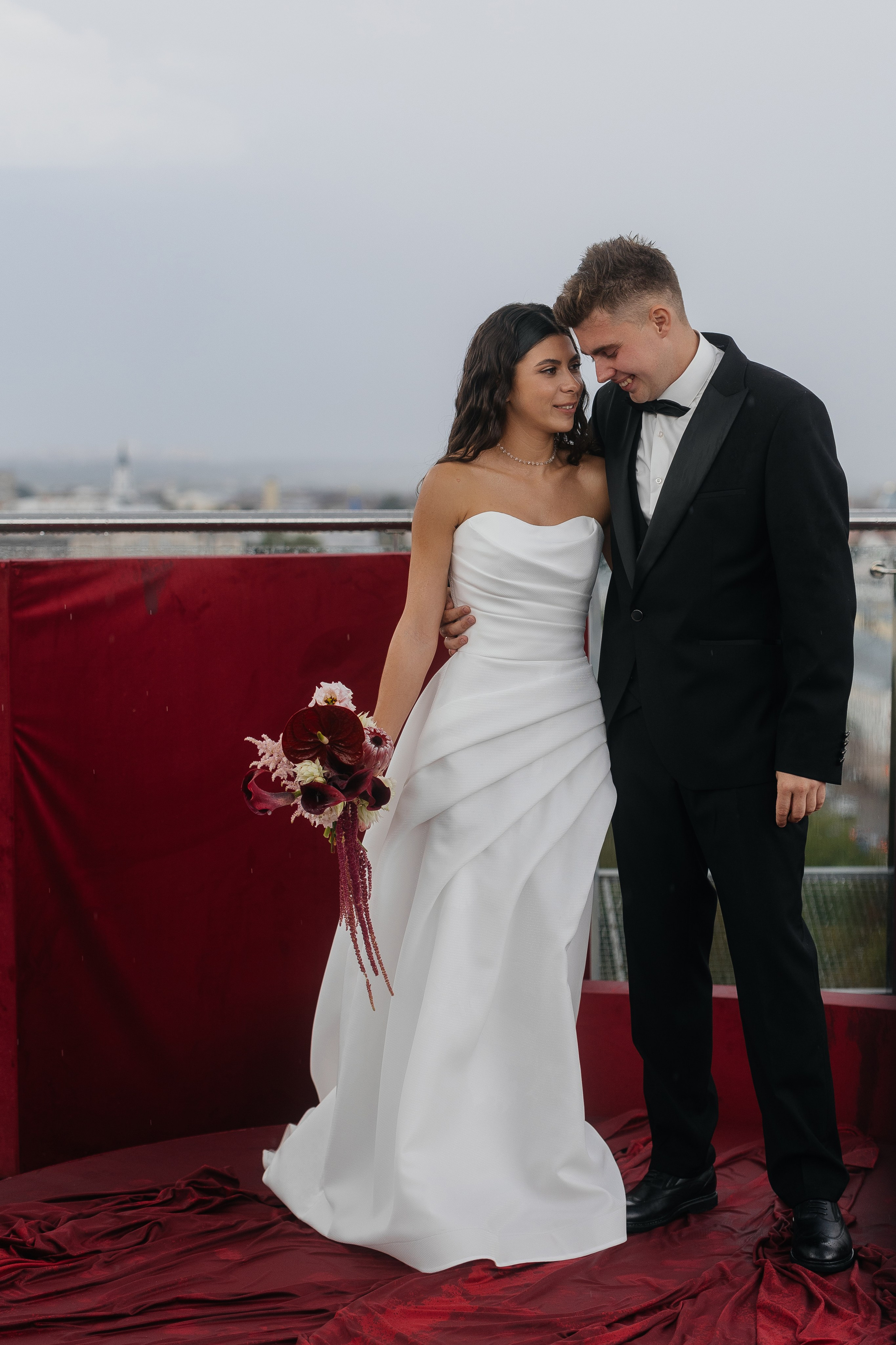 Rain falls down. Главная