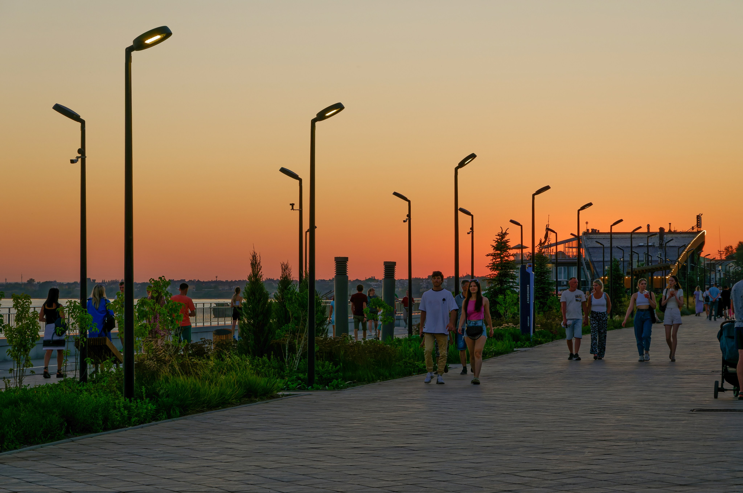 Уличное освещение/набережная. Фотограф Алексей Преображенский