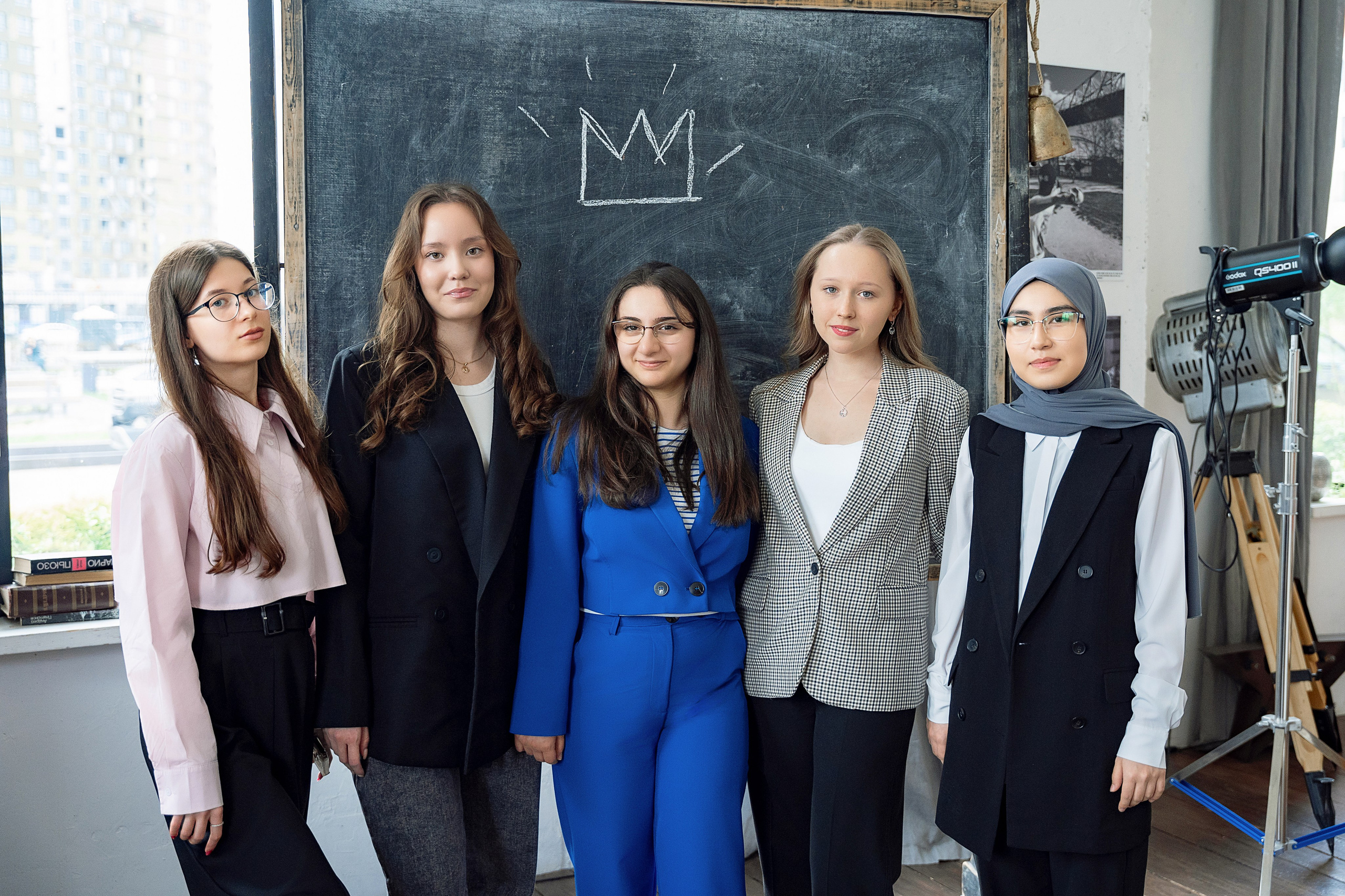 Съёмка для 11А в студии и у школы. Репотражный и семейный фотограф в Москве Герлинг Радмила