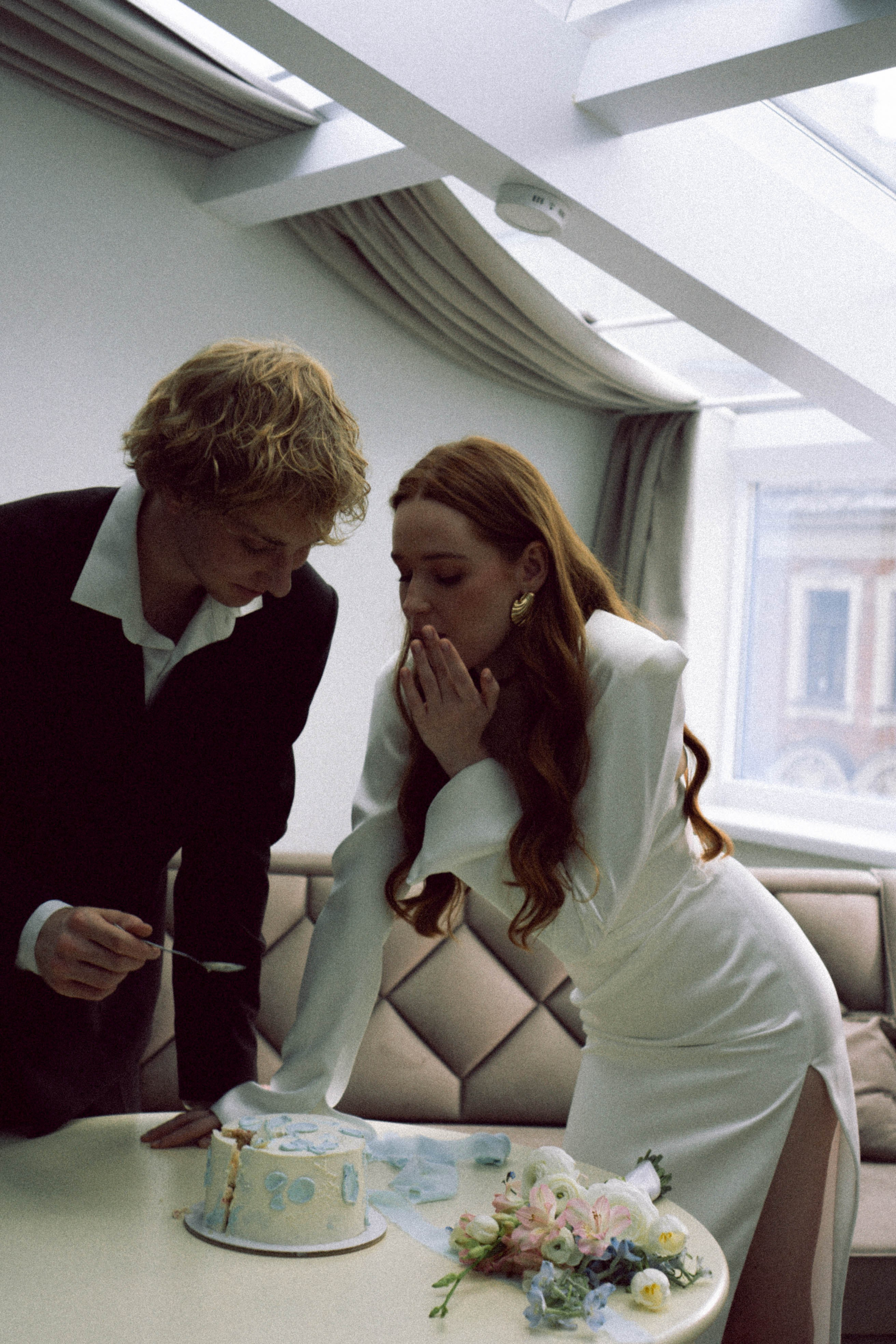 СВАДЕБНАЯ СЬЕМКА В ОТЕЛЕ. СБОРЫ ЖЕНИХА И НЕВЕСТЫ И ТАКЖЕ ТОР И ПОДГОТОВКА К ПРОГУЛКЕ. Профессиональный фотограф, Санкт-Петербург — Виктория Богомолова