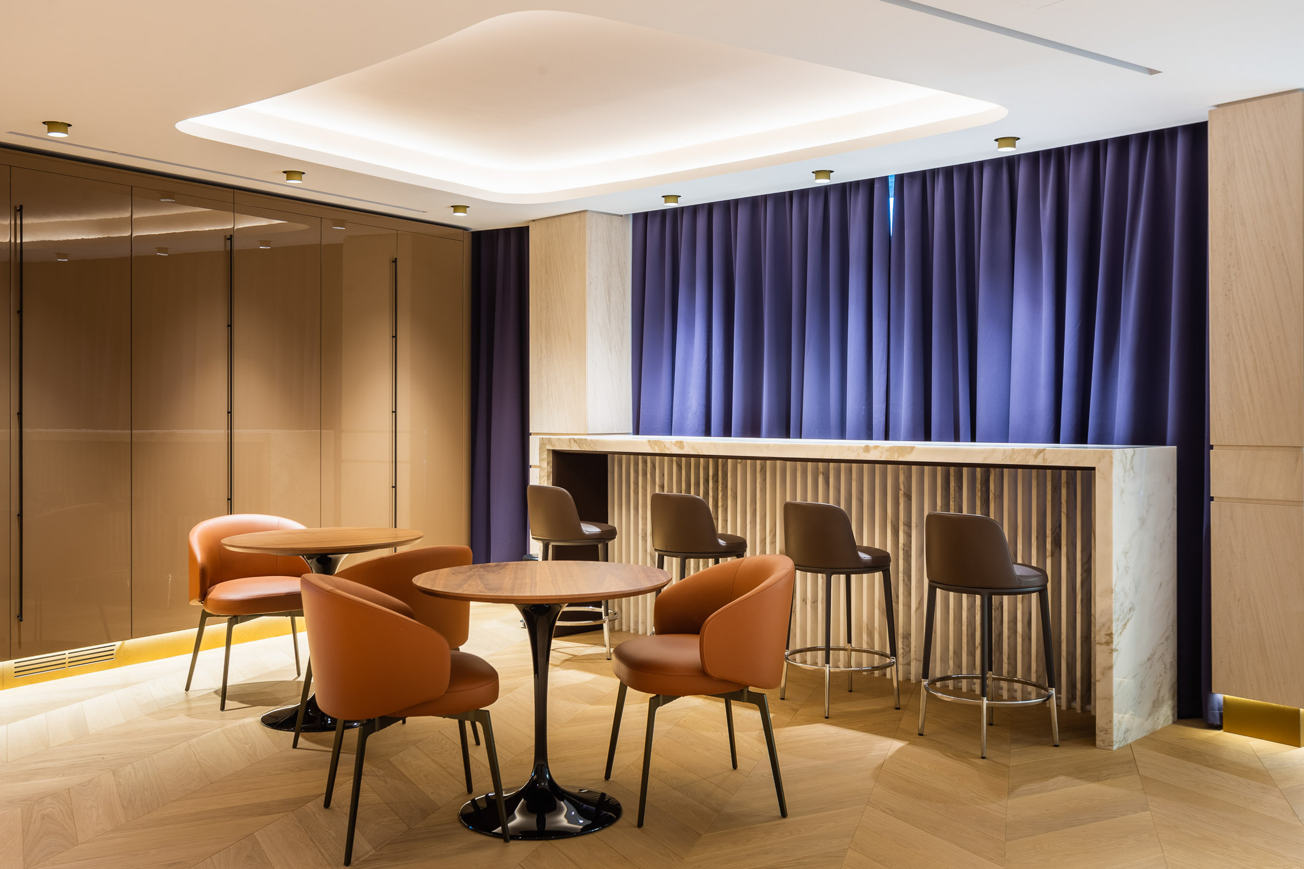 Офис компании. Видеограф Добромыслов