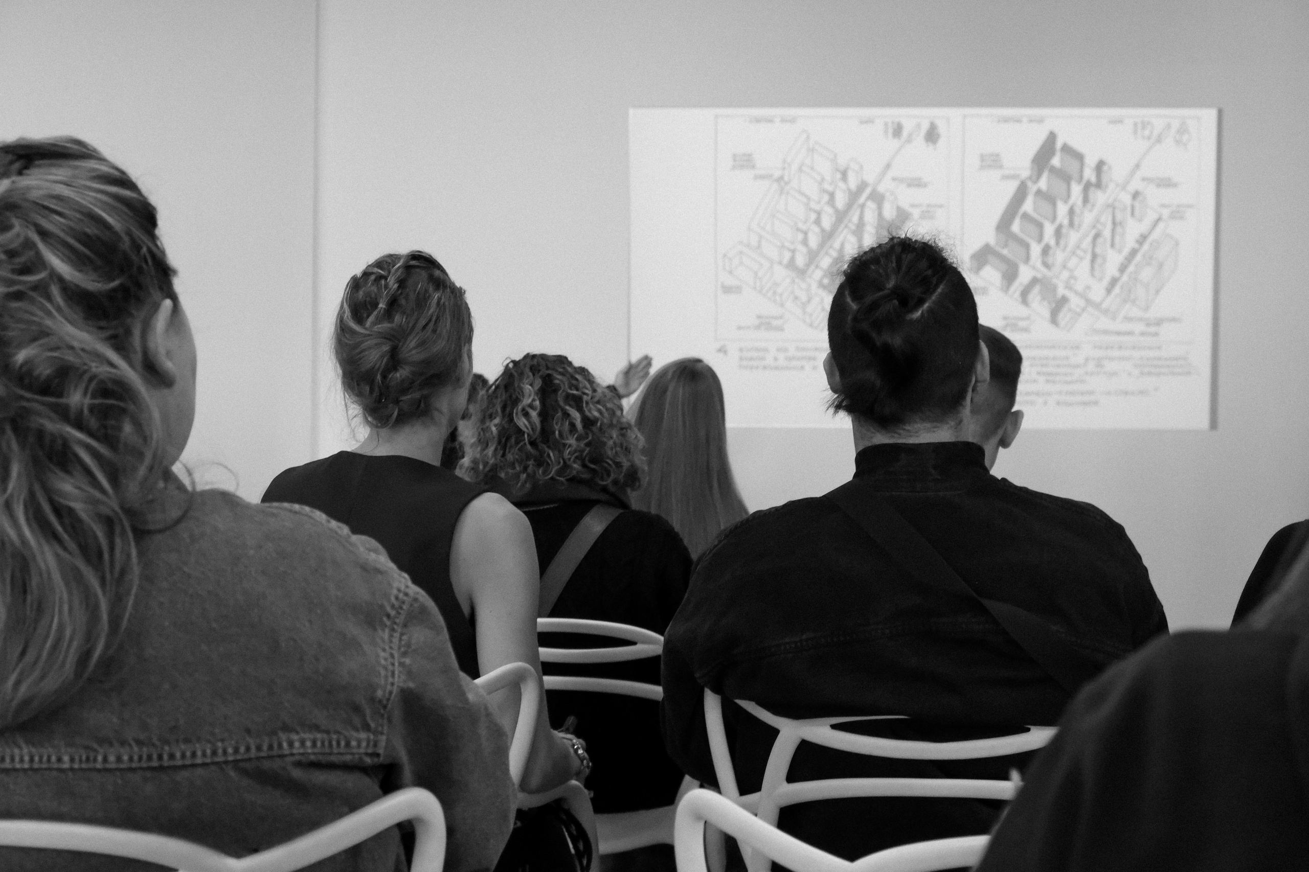 Прогулка с архитектором на диване: жилой комплекс «Садовые кварталы». Михаил Мулач | Архитектурный фотограф