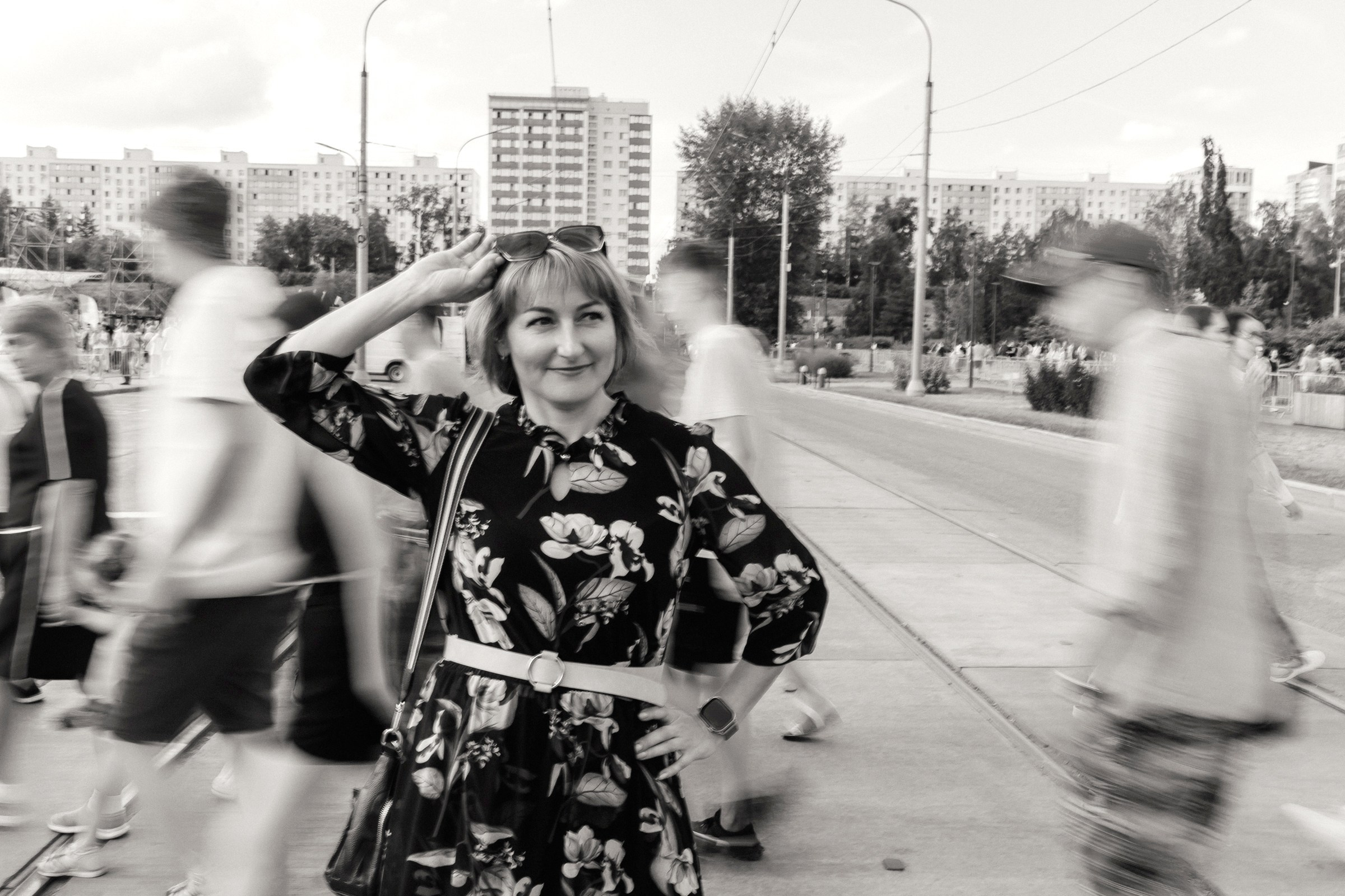 Серия смазы людей на заднем плане. Ирина. Июнь 2025. Фотограф Пермь. Свадьбы. Семья и дети, школа, д. сад. Фотокниги