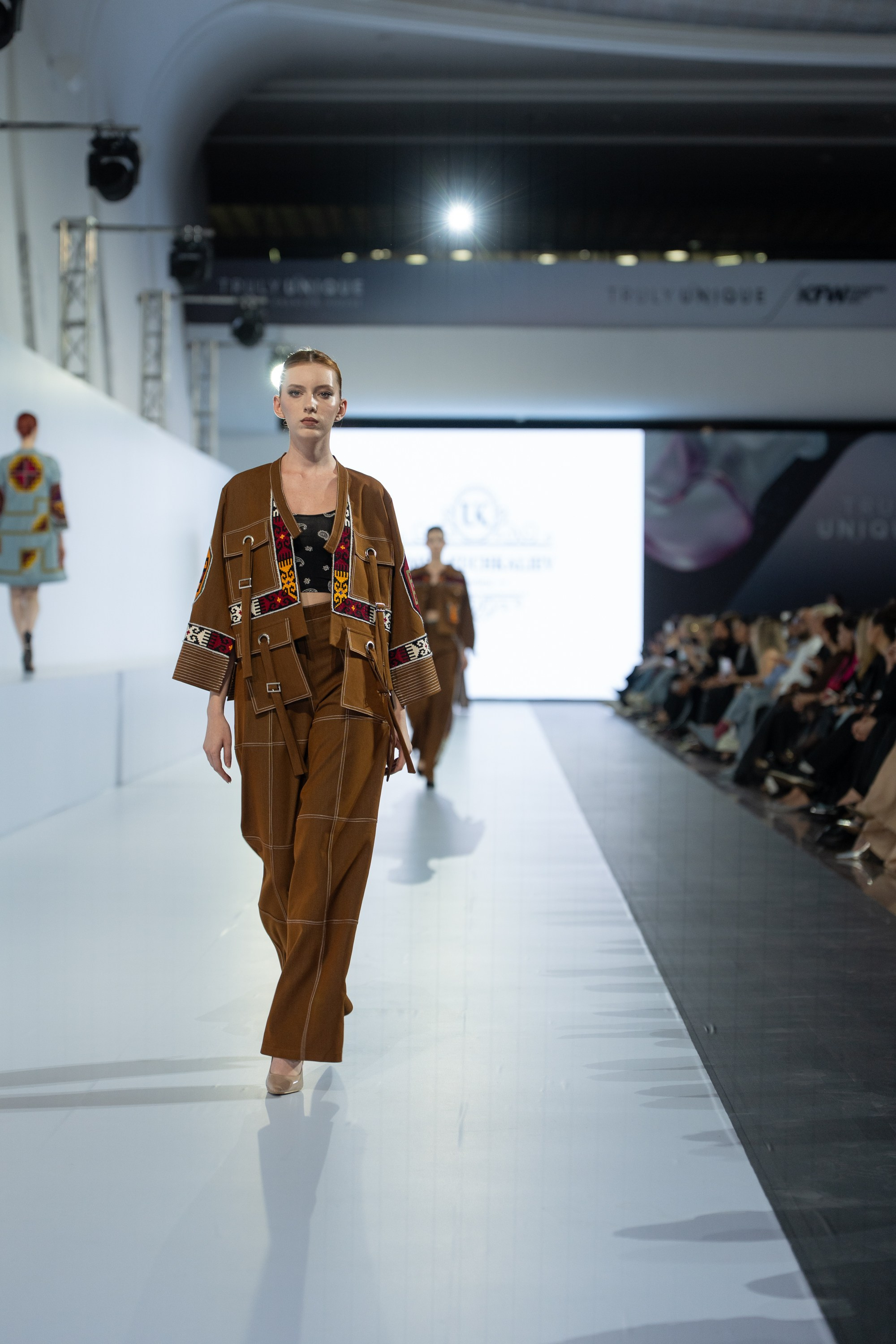 Umed Kuchkaliev. Сайт Алматинского НЮ АРТ, будуар и фэшн фотографа Дениса Карпенко