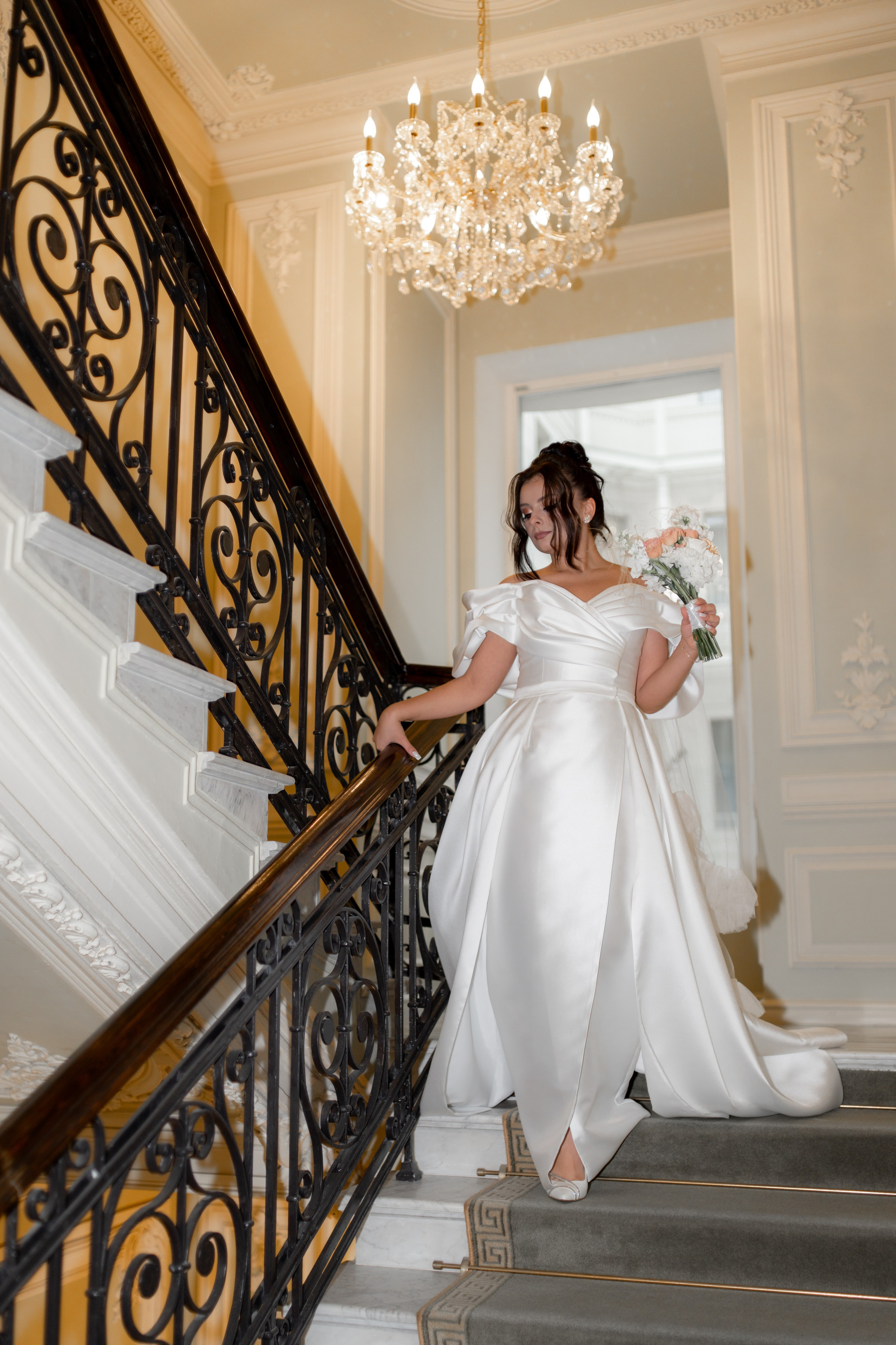 Сборы в отеле Индиго, съемка в Академии художеств, роспись во дворце бракосочетания№ 2 и банкет Нева Холл. Свадебный фотограф Александр Невский в Санкт-Петербурге