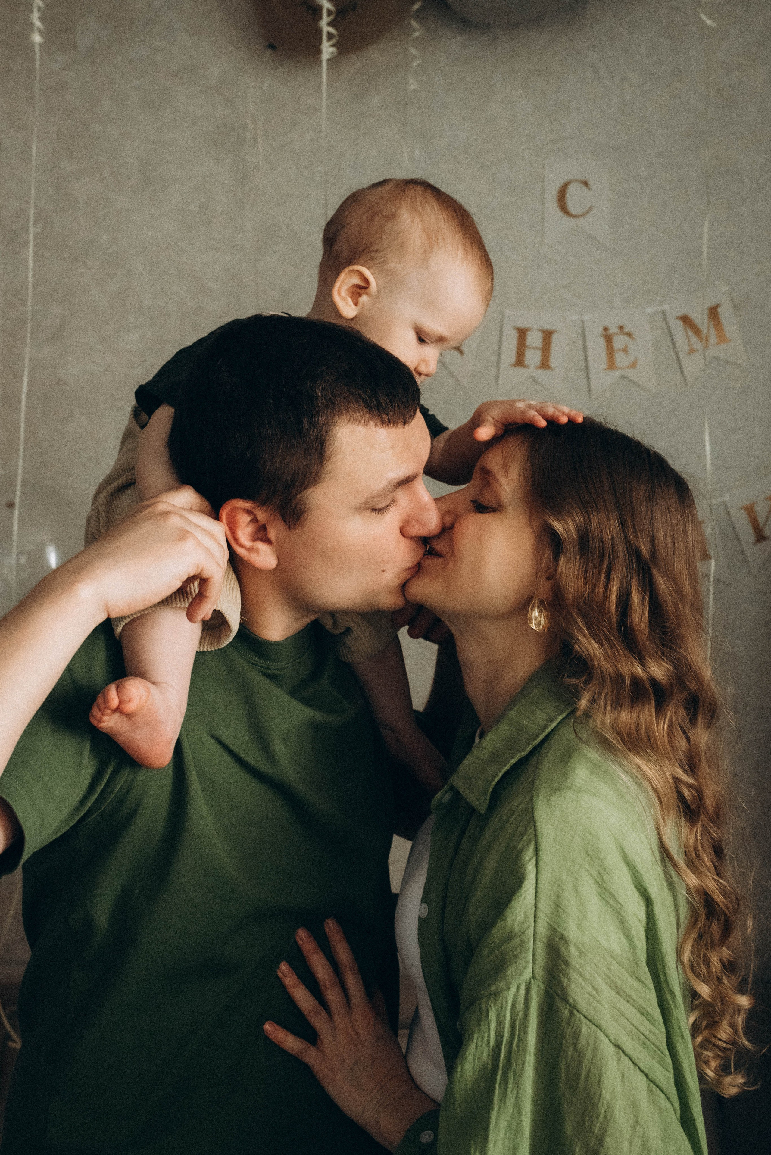 Семейная фотосессия ко дню рождения малыша. Семейный фотограф в Железнодорожном Масаева Елена